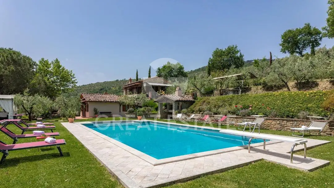 House 199m² in Italy, Arezzo. Priced at 1150000€ rent photo-2