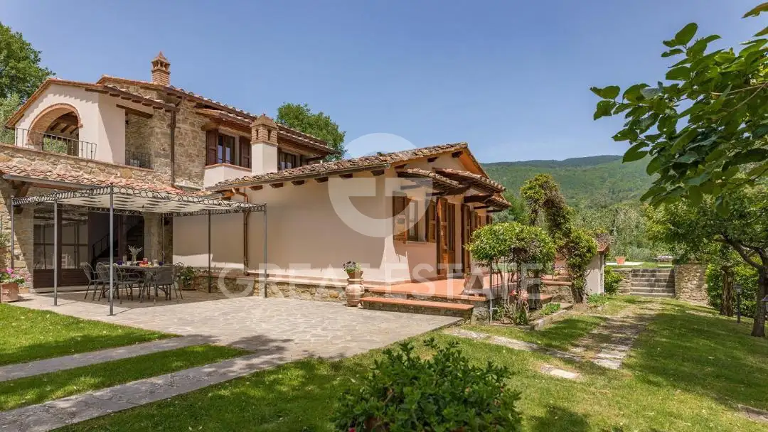 House 199m² in Italy, Arezzo. Priced at 1150000€ rent photo-3