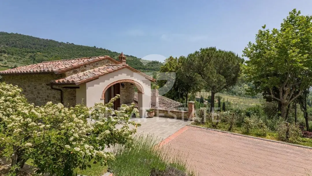 House 199m² in Italy, Arezzo. Priced at 1150000€ rent photo-4