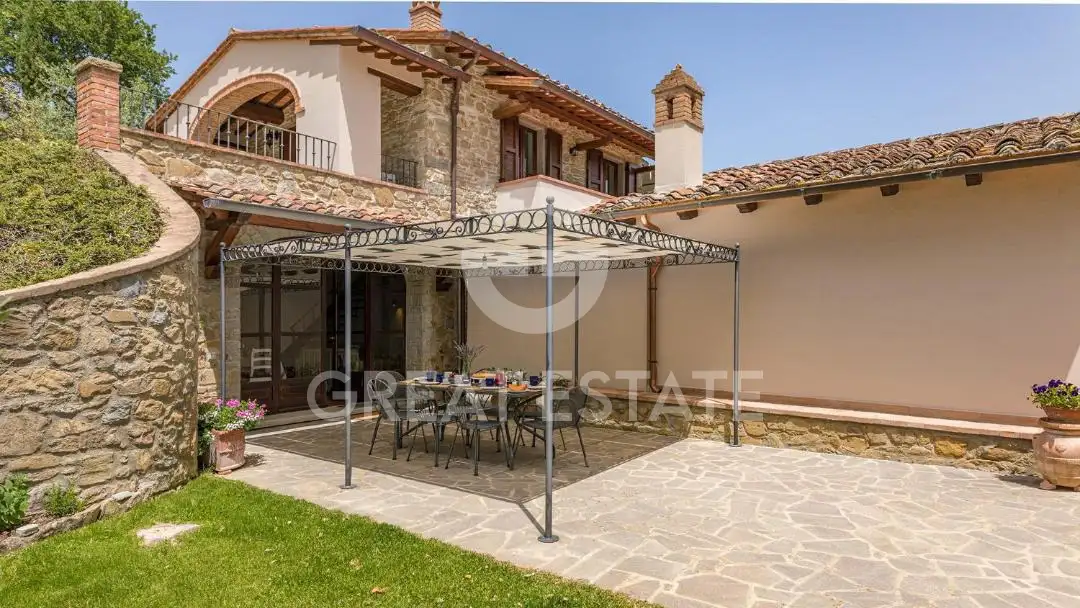 House 199m² in Italy, Arezzo. Priced at 1150000€ rent photo-5