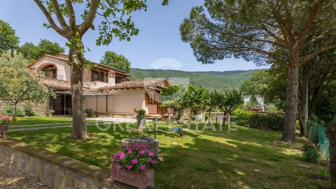 House 199m² in Italy, Arezzo. Priced at 1150000€ rent photo-6