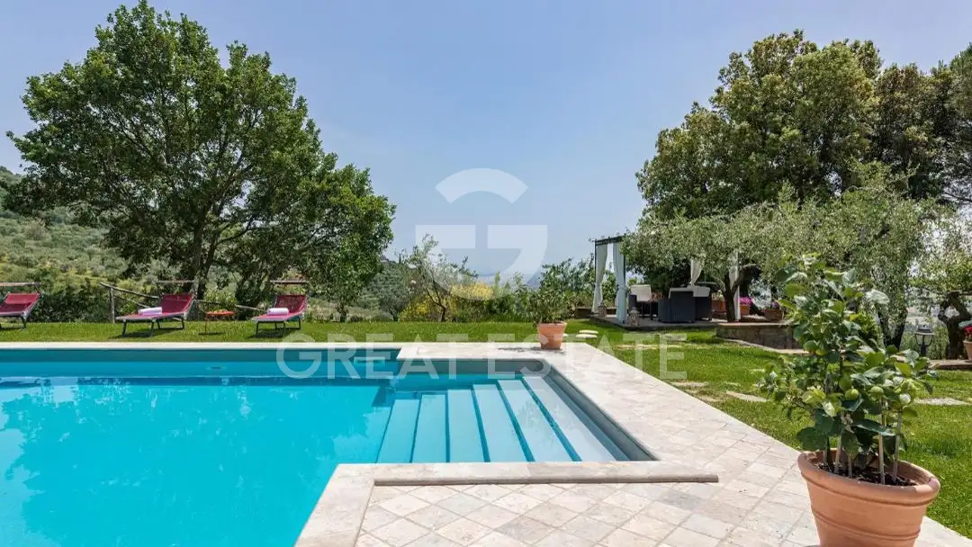 House 199m² in Italy, Arezzo. Priced at 1150000€ rent photo-10