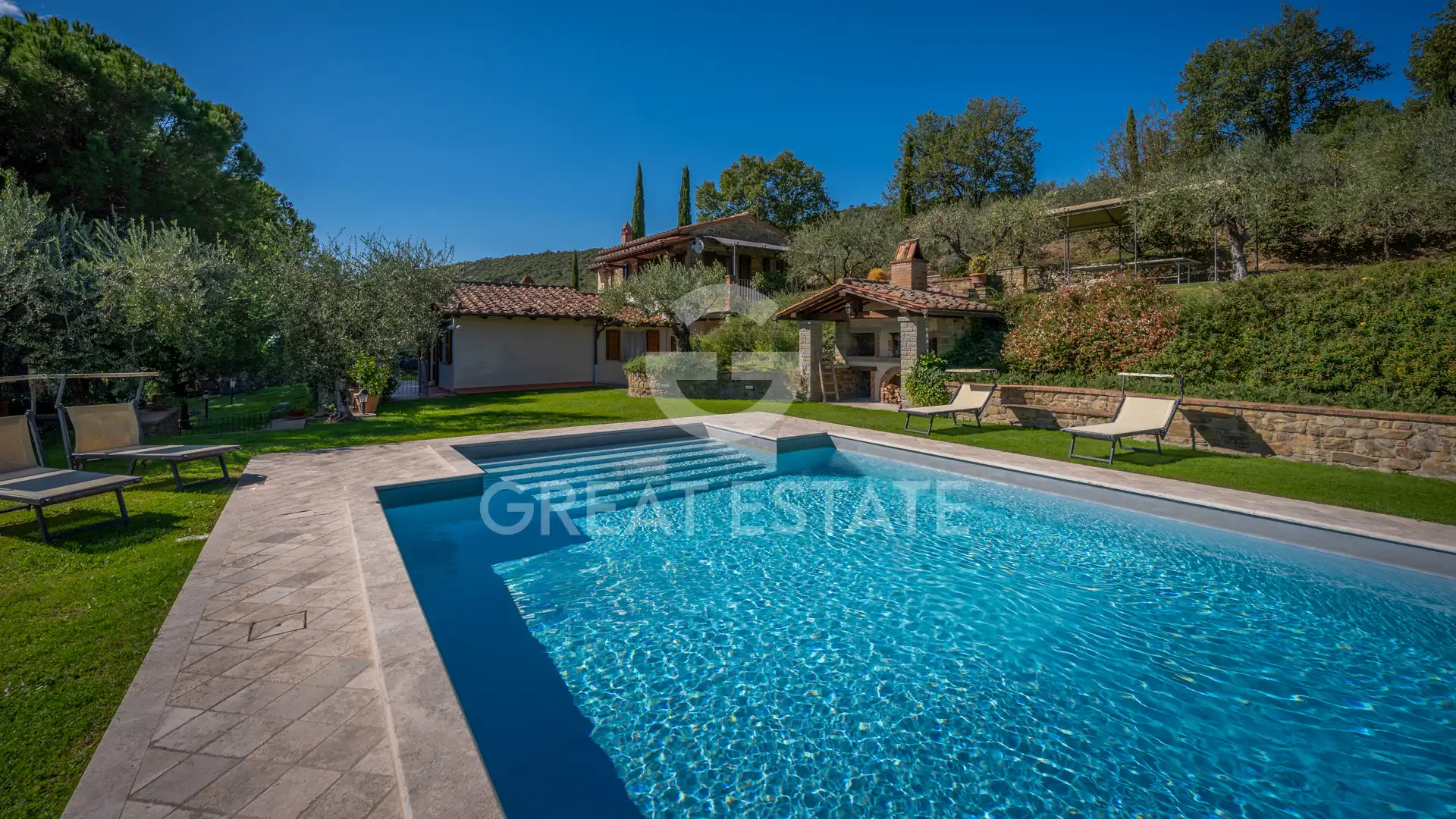 House 199m² in Italy, Arezzo. Priced at 1150000€ rent photo-1