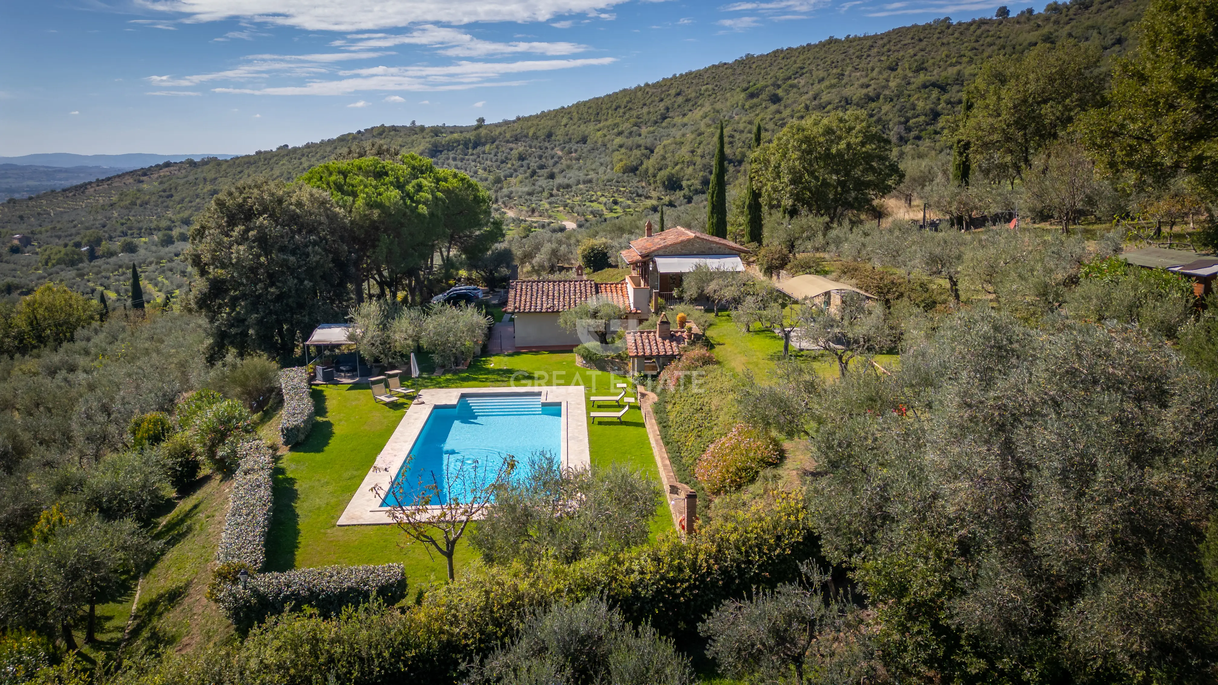 House 199m² in Italy, Arezzo. Priced at 1150000€ rent photo-2