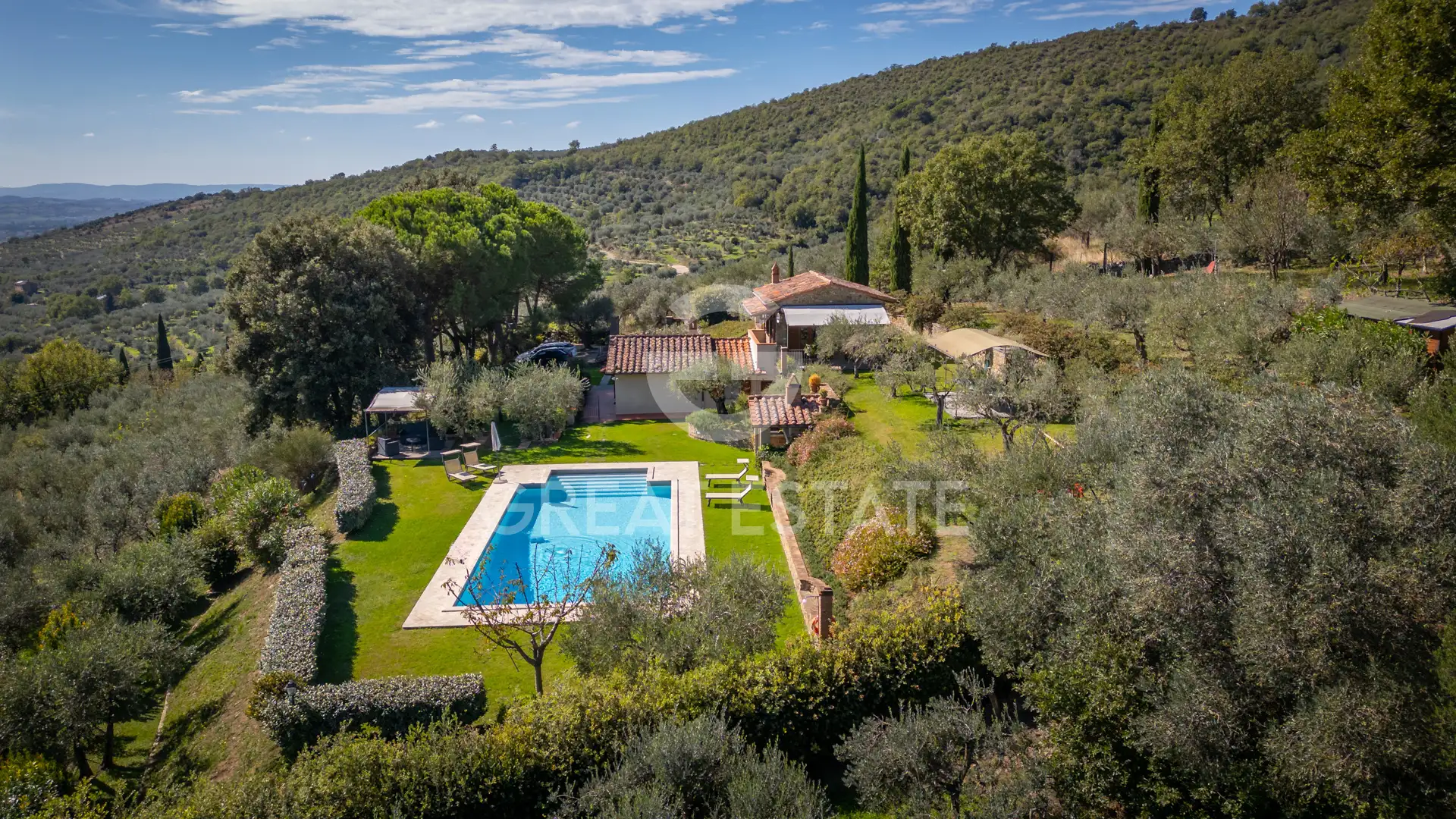 House 199m² in Italy, Arezzo. Priced at 1150000€ rent photo-3