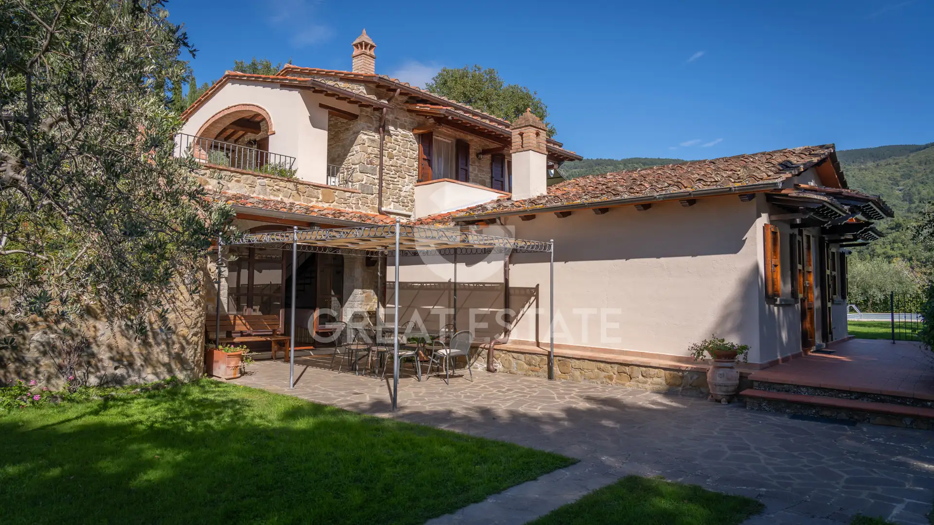 House 199m² in Italy, Arezzo. Priced at 1150000€ rent photo-6