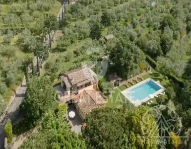 Buy in Italy for 1150000€