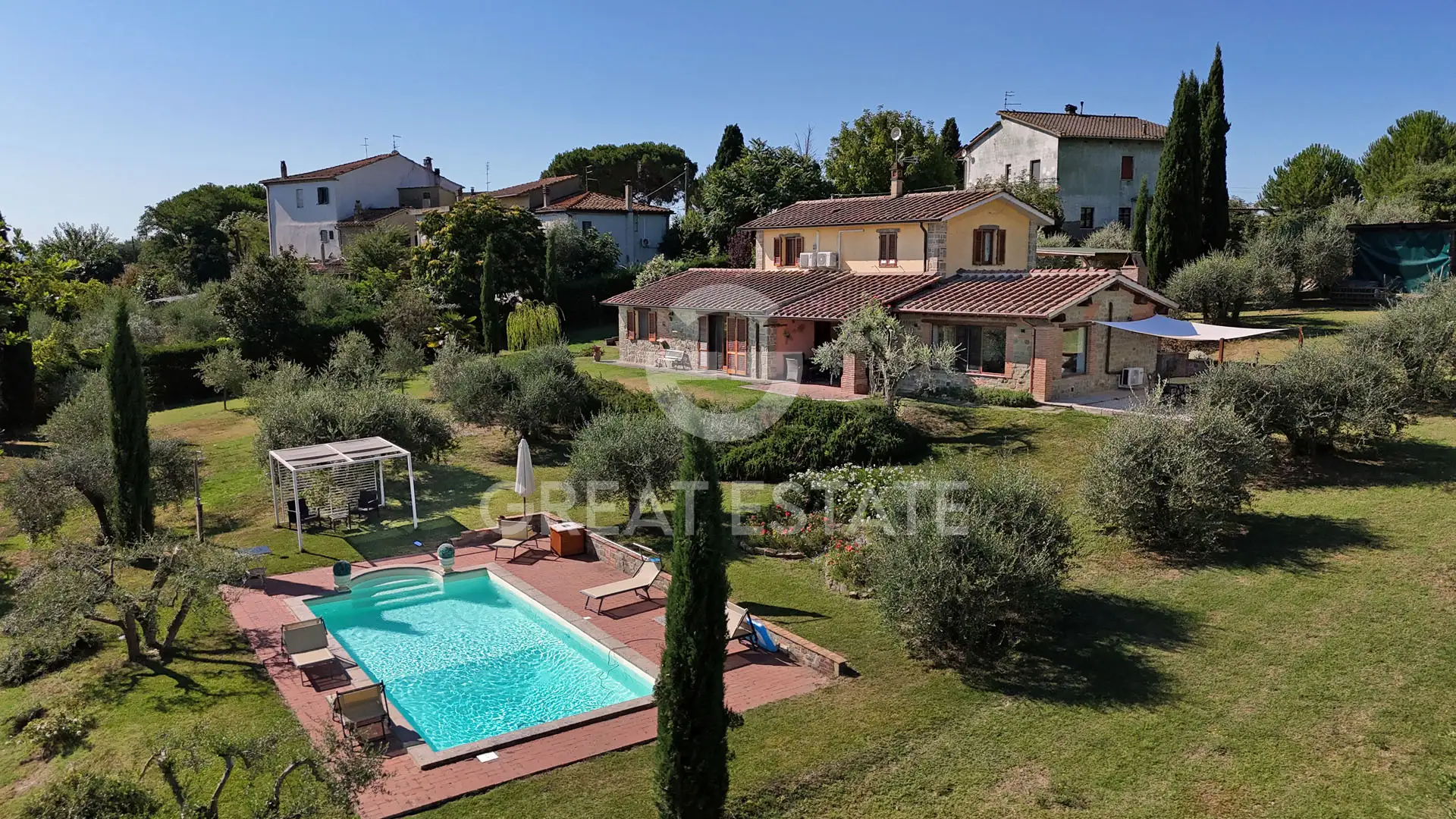 House 241m² in Italy, Arezzo. Priced at 690000€ rent photo-2