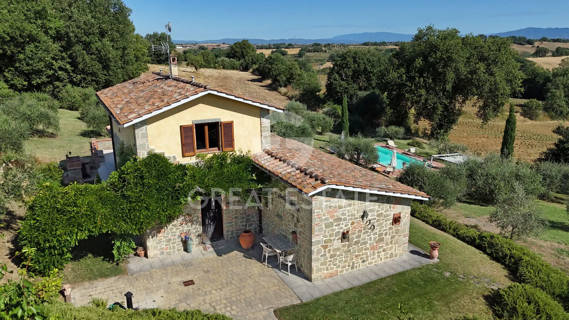 House 241m² in Italy, Arezzo. Priced at 690000€ rent photo-3