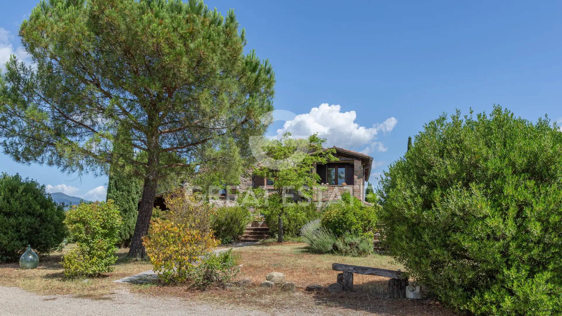 House 310m² in Italy, Terney. Priced at 1100000€ rent photo-2