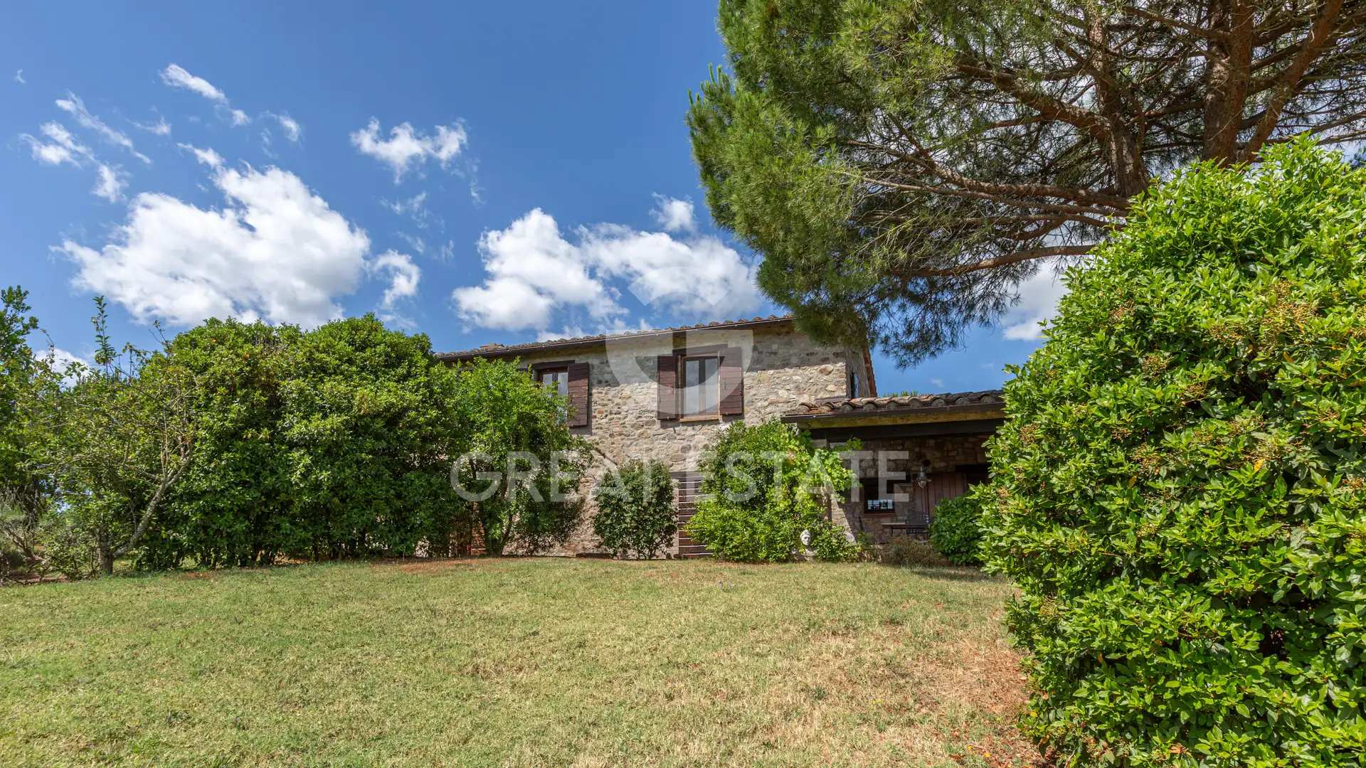 House 310m² in Italy, Terney. Priced at 1100000€ rent photo-4