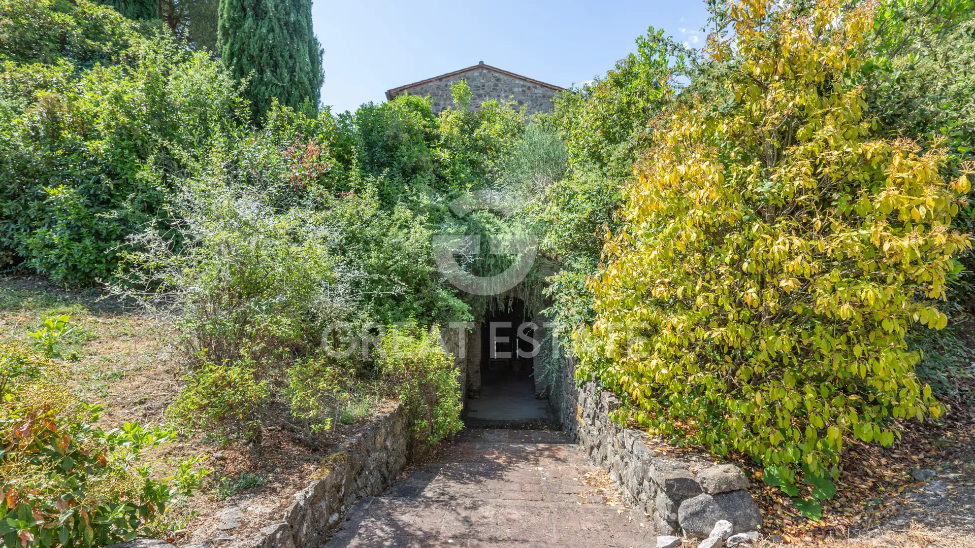 House 310m² in Italy, Terney. Priced at 1100000€ rent photo-6