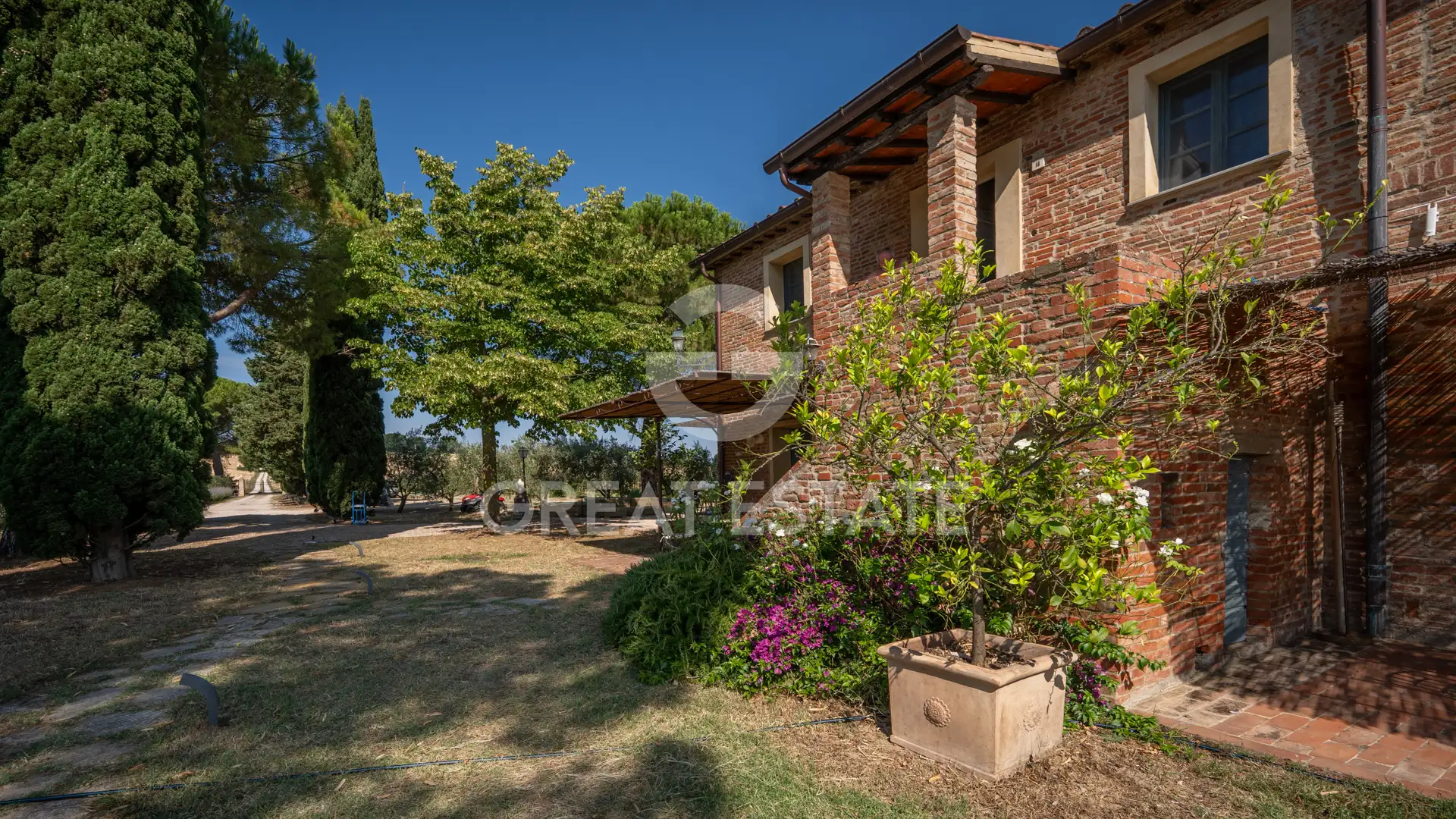 House 624m² in Italy, Perugia. Priced at 1460000€ rent photo-15