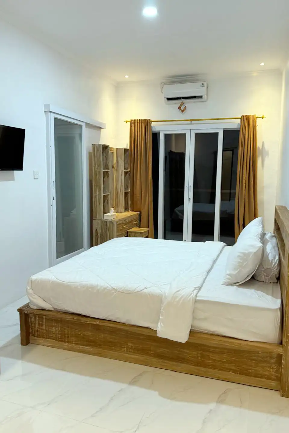 Villa 230m² in Indonesia, East-Bali. Priced at 21400$ rent photo-6