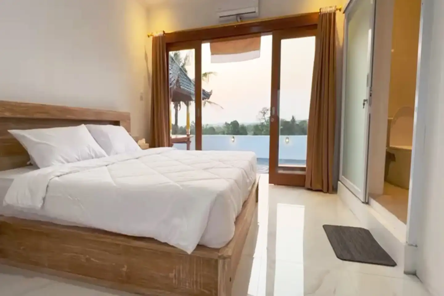 Villa 230m² in Indonesia, East-Bali. Priced at 21400$ rent photo-7