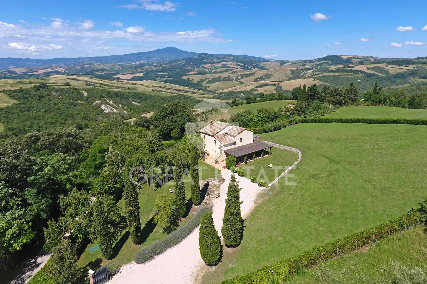 House 195m² in Italy, Siena. Priced at 1550000€ rent photo-1
