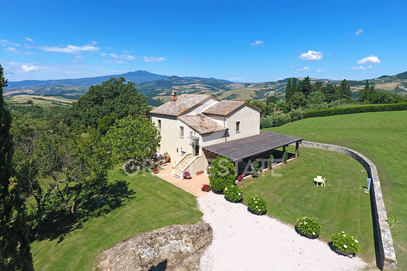 House 195m² in Italy, Siena. Priced at 1550000€ rent photo-2