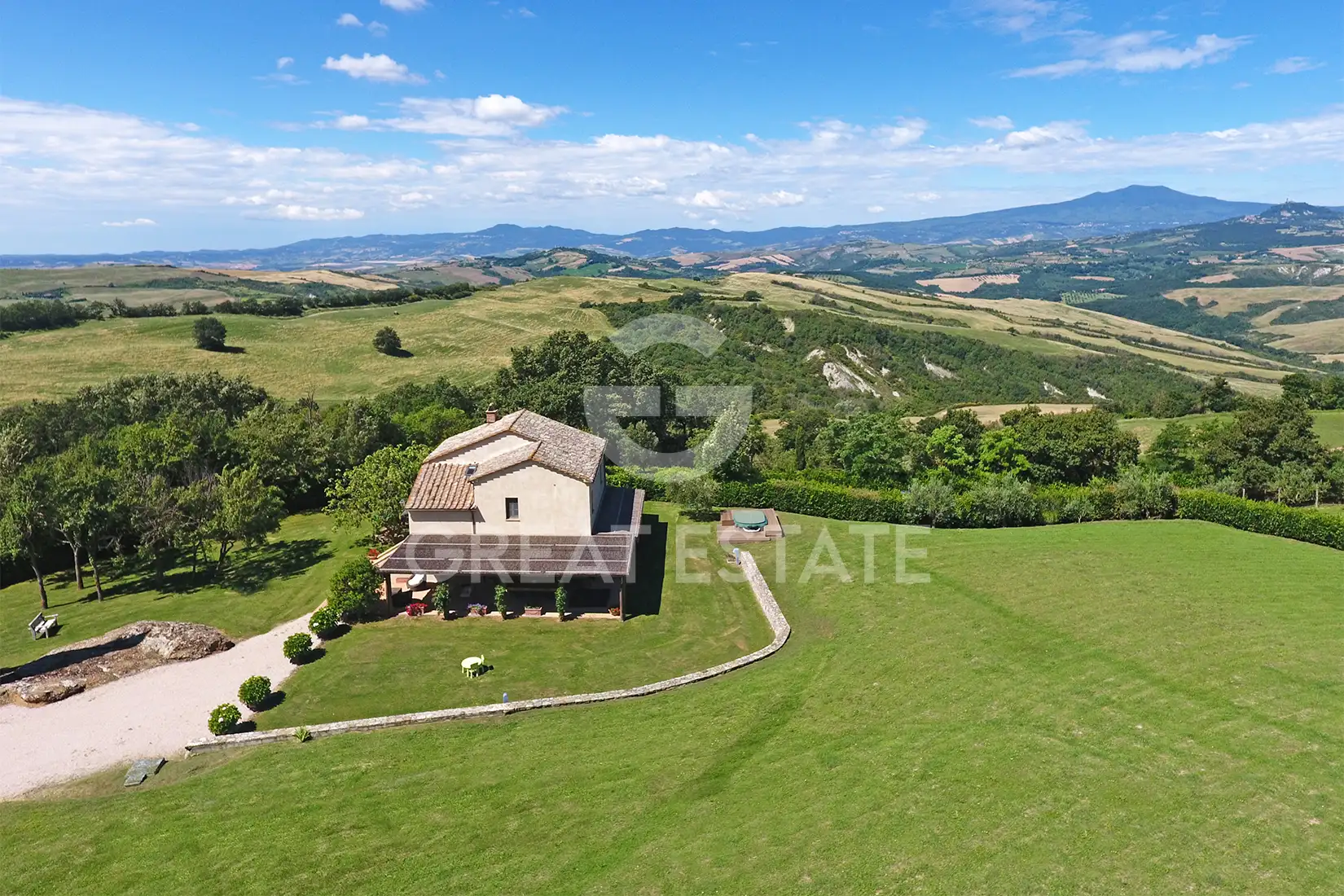 House 195m² in Italy, Siena. Priced at 1550000€ rent photo-3