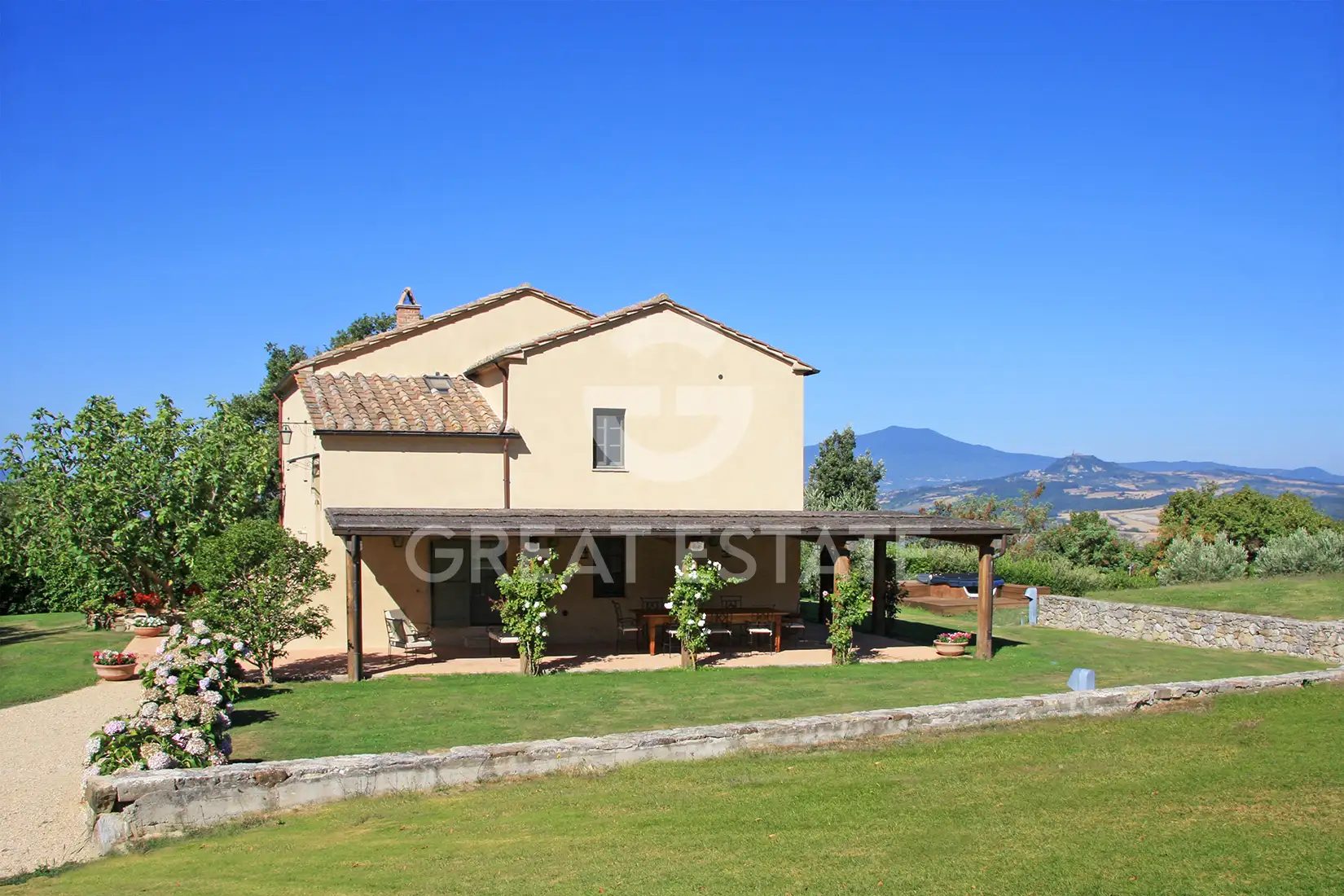 House 195m² in Italy, Siena. Priced at 1550000€ rent photo-7