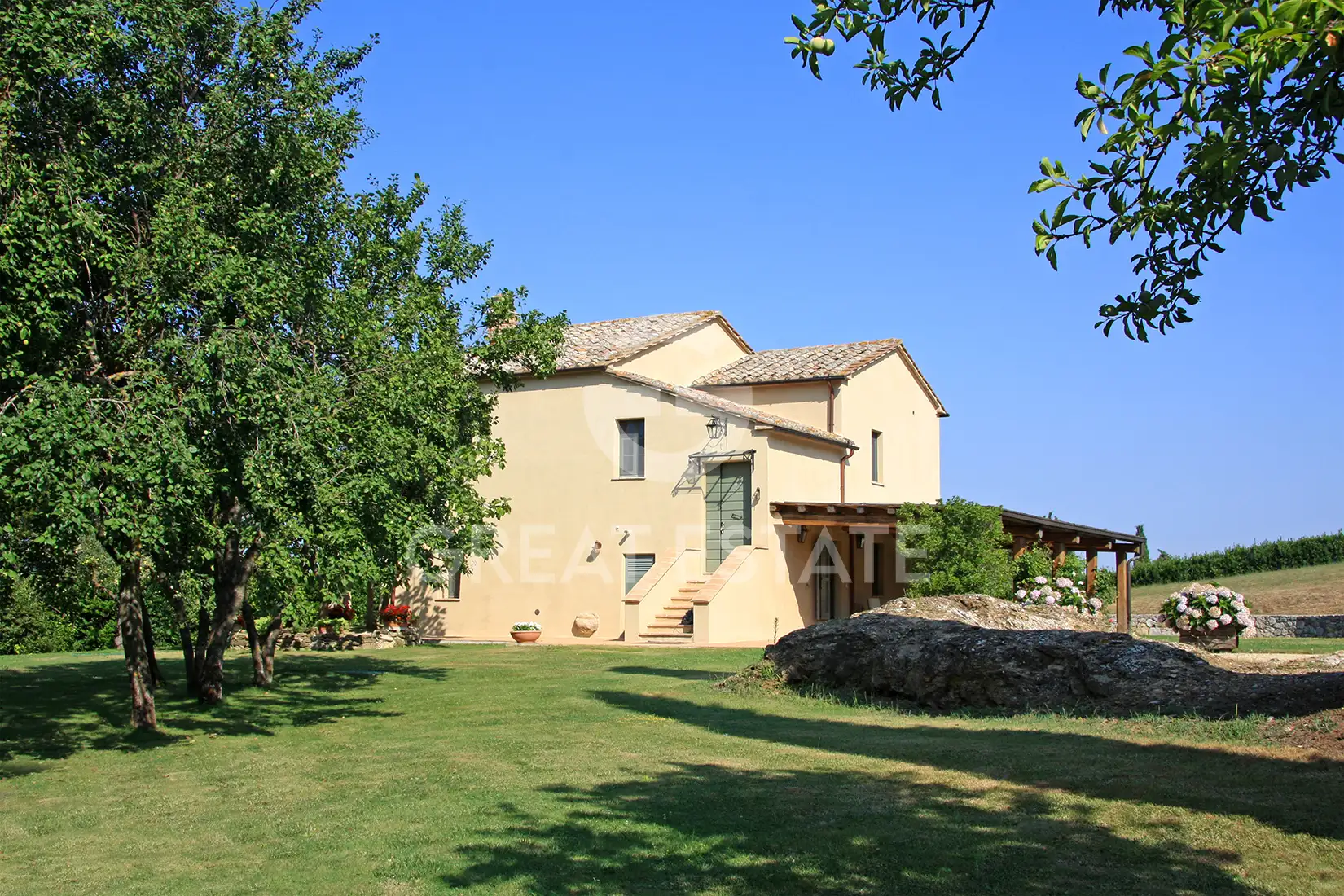House 195m² in Italy, Siena. Priced at 1550000€ rent photo-9