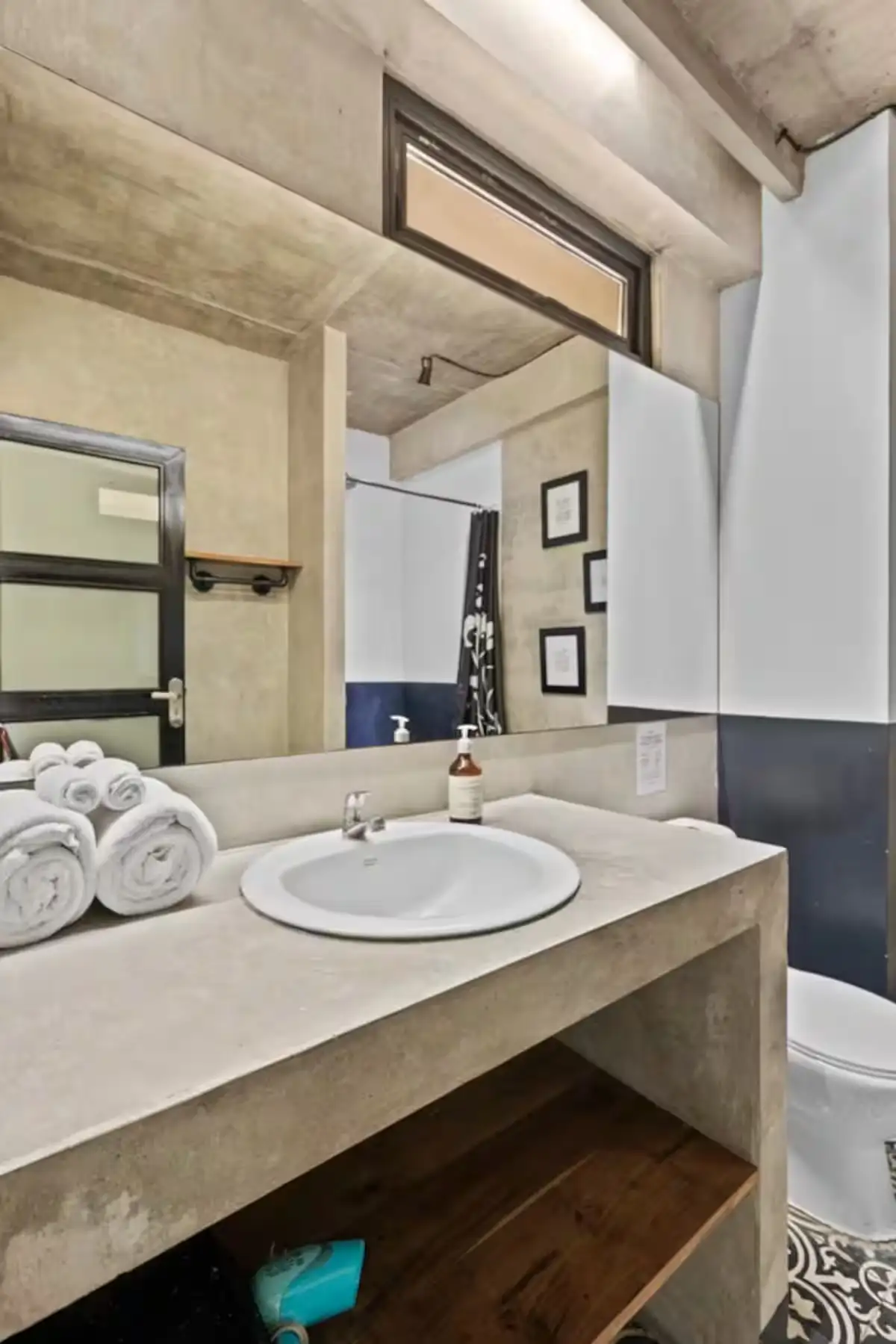 Flat 27m² in Indonesia, Seminyak. Priced at 100000$ rent photo-4