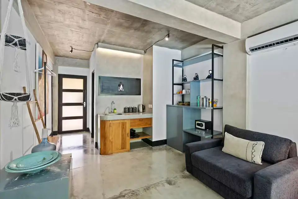 Flat 27m² in Indonesia, Seminyak. Priced at 100000$ rent photo-7