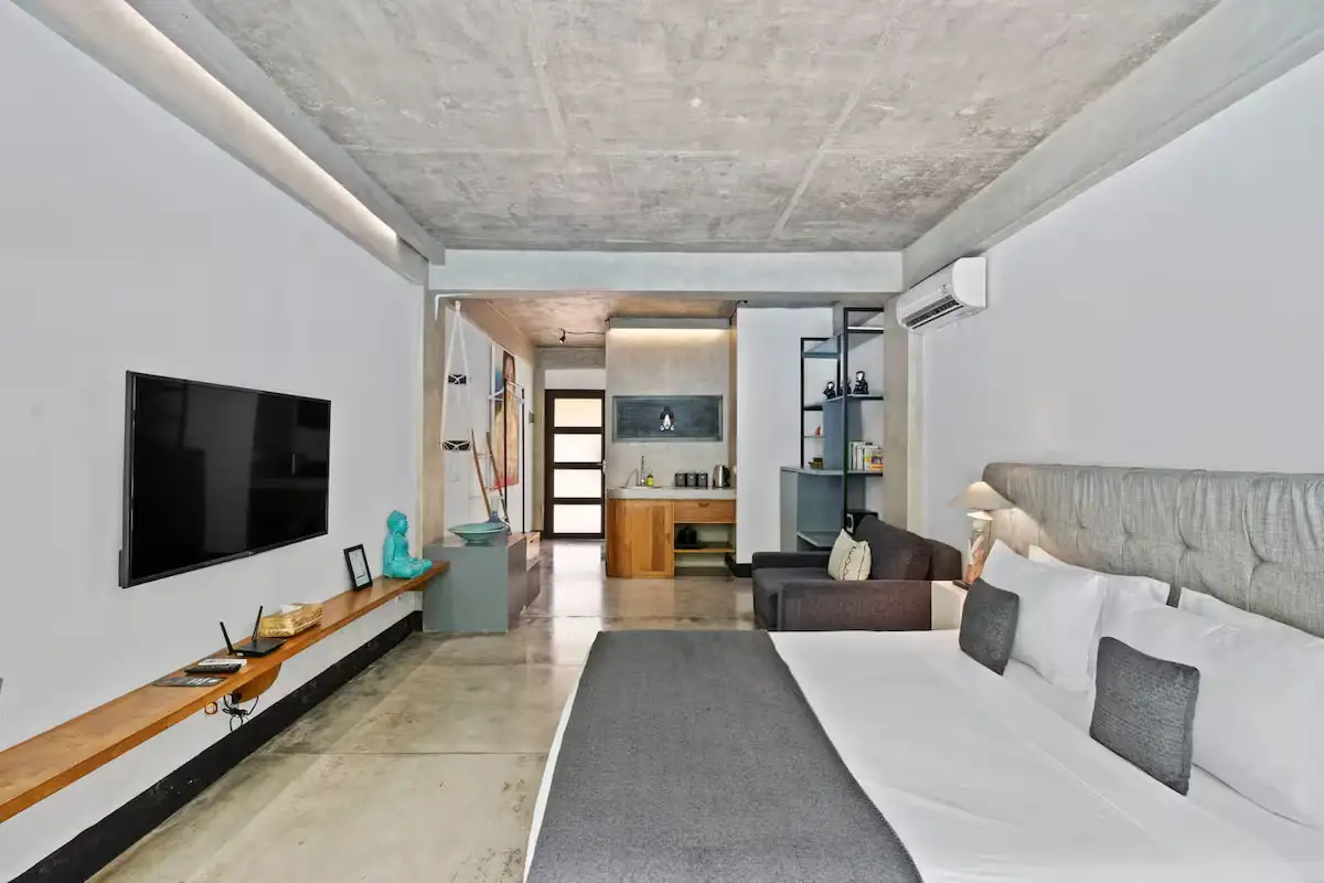 Flat 27m² in Indonesia, Seminyak. Priced at 100000$ rent photo-9
