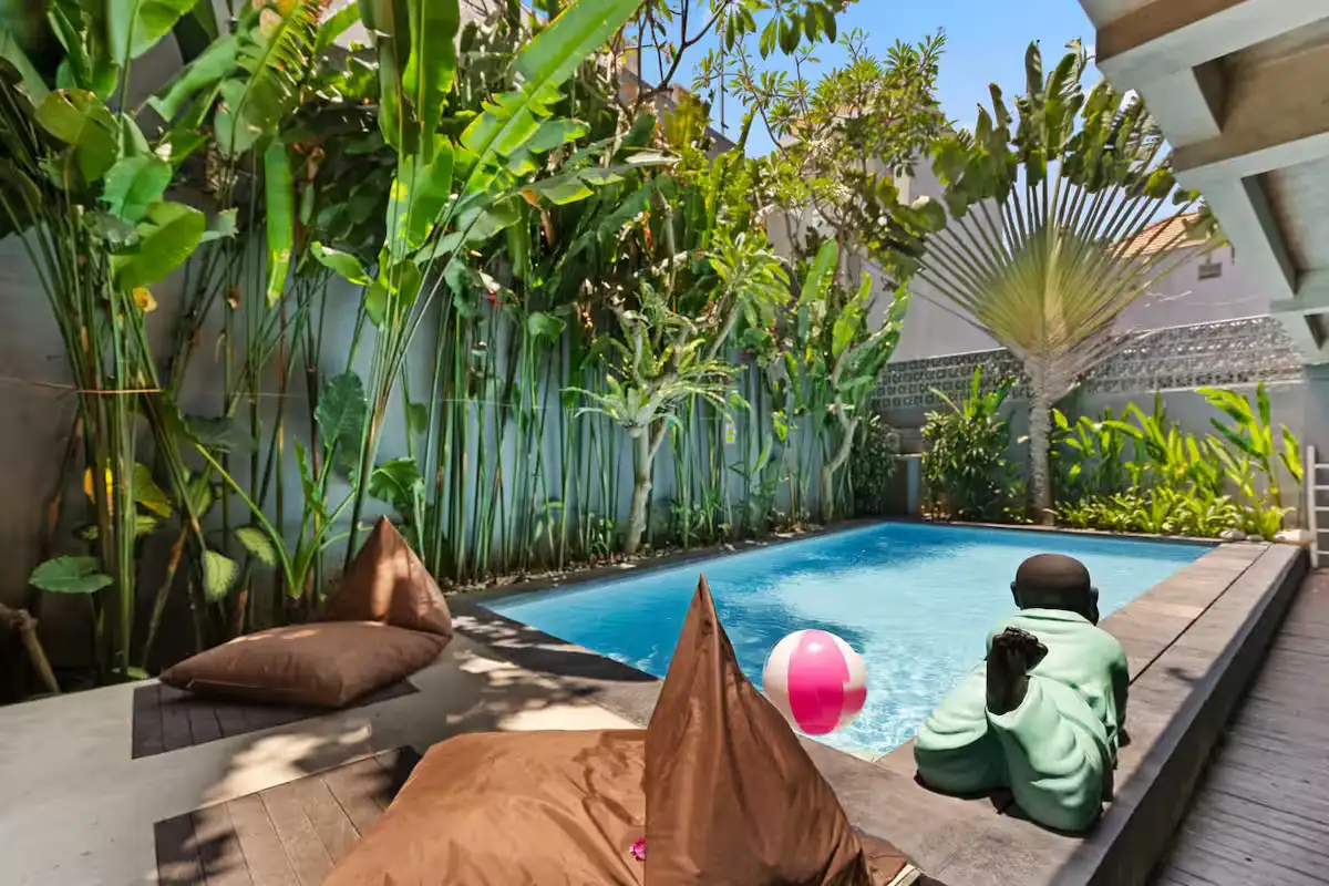 Flat 27m² in Indonesia, Seminyak. Priced at 100000$ rent photo-10