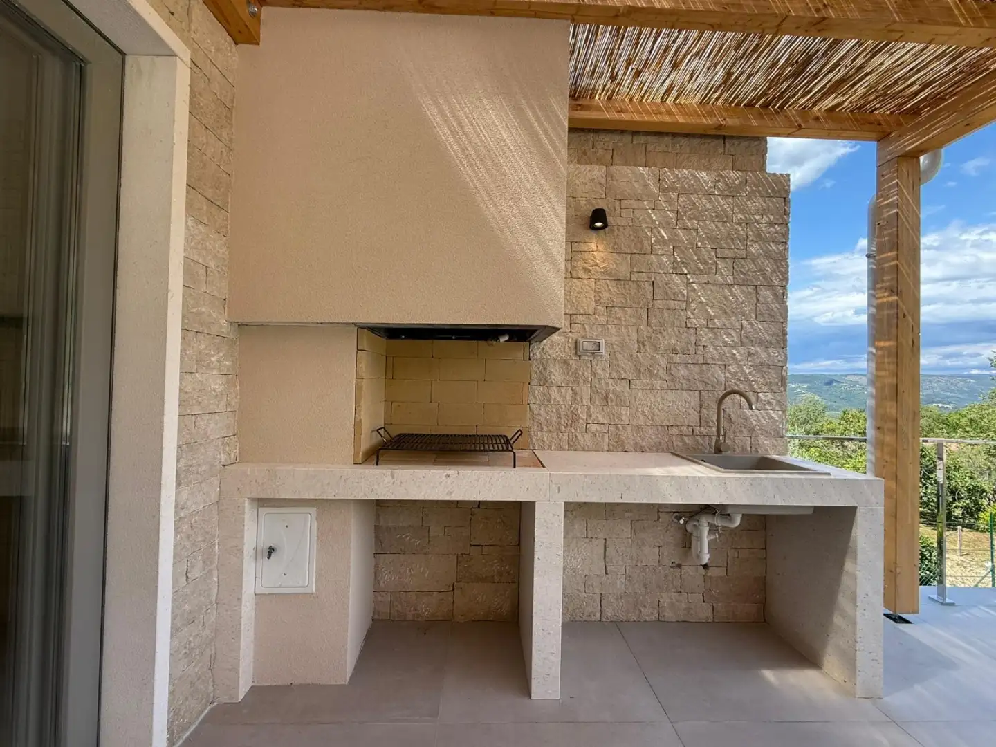 Villa 201m² in Croatia, Motovun. Priced at 760000€ rent photo-7