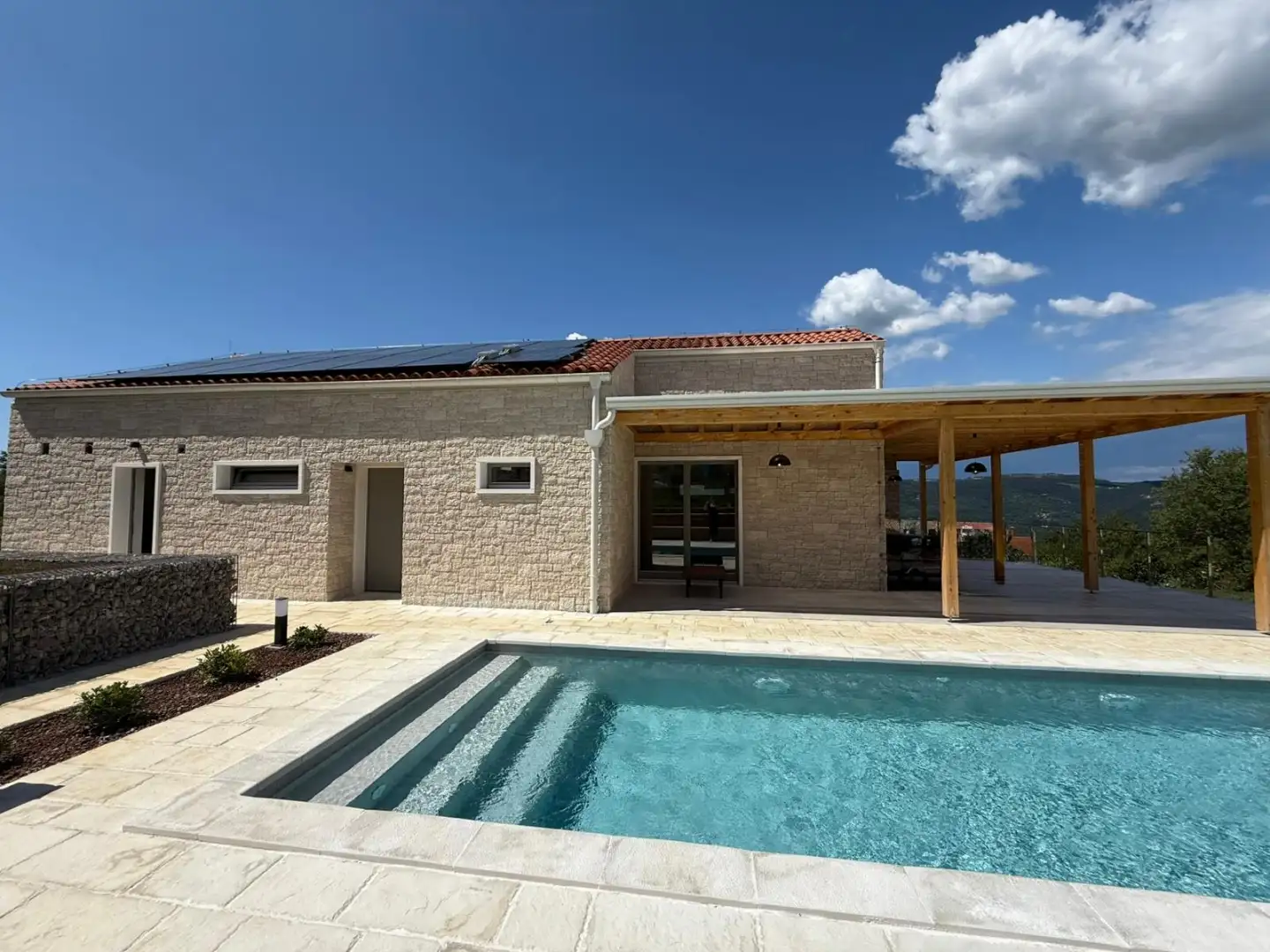 Villa 154m² in Croatia, Motovun. Priced at 690000€ rent photo-1
