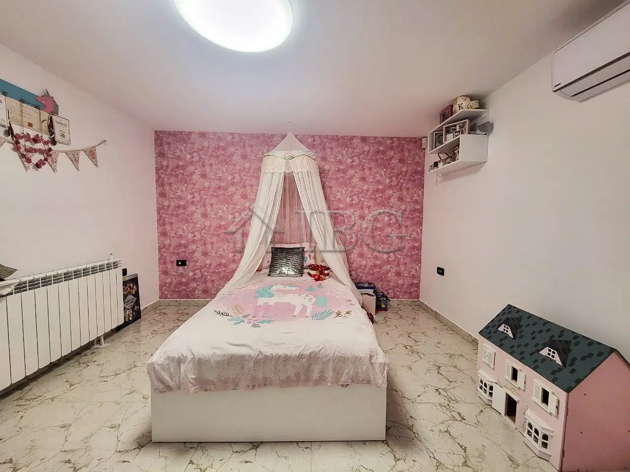 House 238m² in Bulgaria, Kableshkovo. Priced at 349000€ rent photo-17