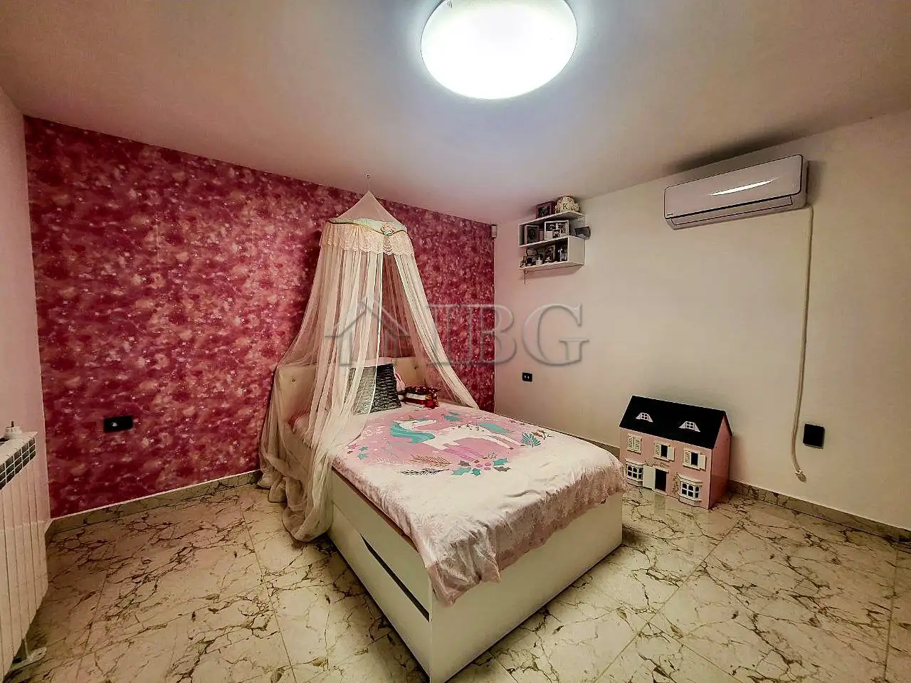 House 238m² in Bulgaria, Kableshkovo. Priced at 349000€ rent photo-18