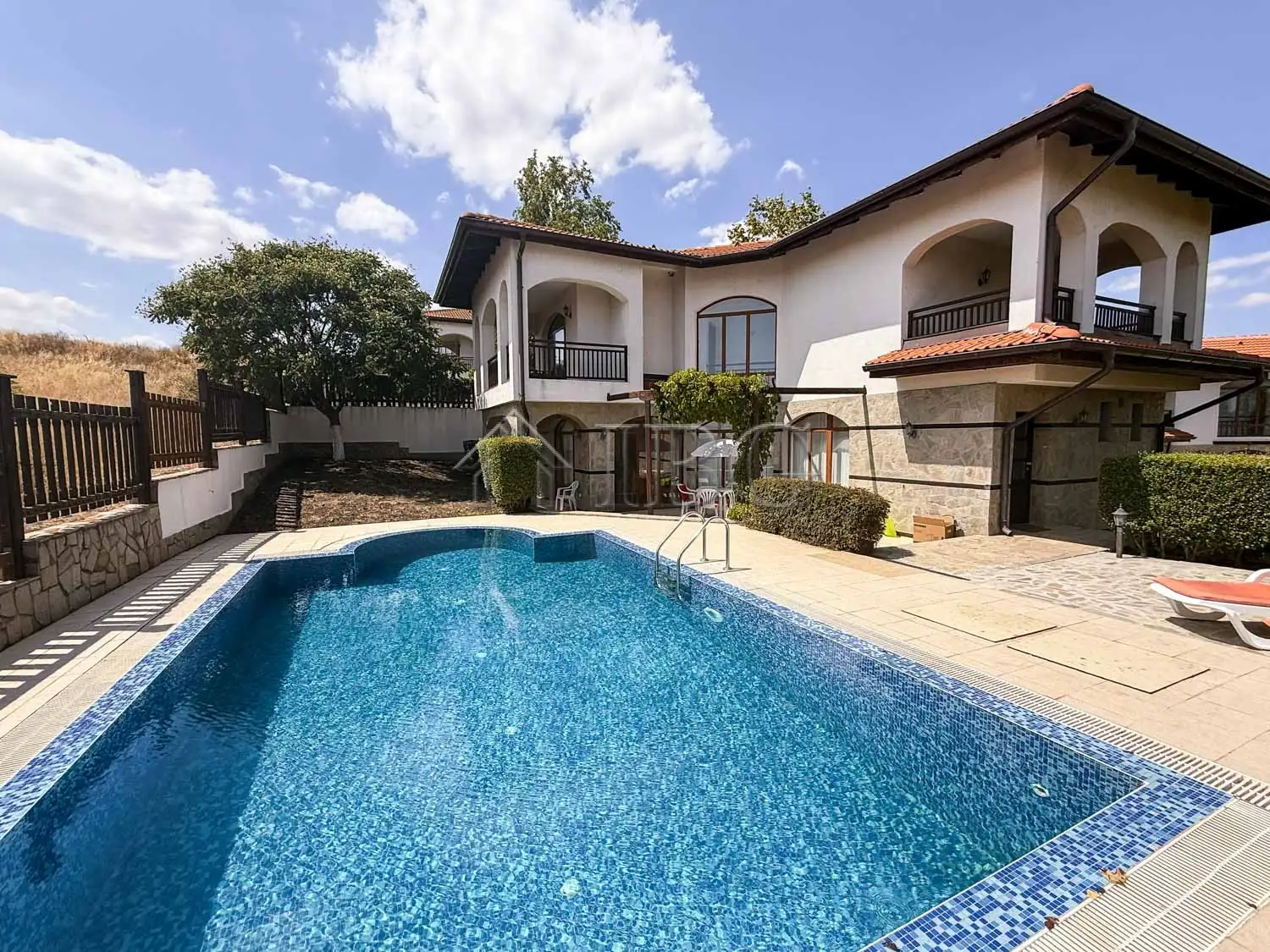 House 179m² in Bulgaria, Aheloy. Priced at 190000€ rent photo-2