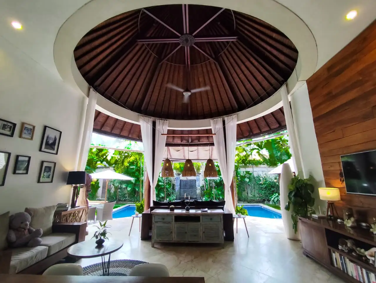 Villa 260m² in Indonesia, Kerobokan. Priced at 160000$ rent photo-13