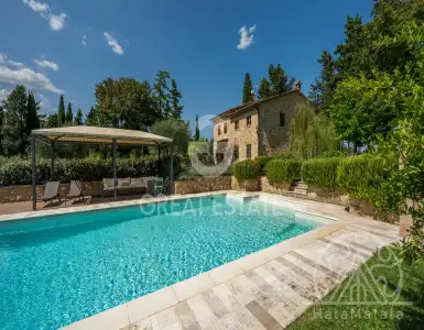 Buy in Italy for 1900000€