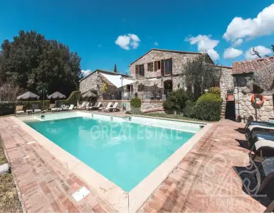 Buy in Italy for 1990000€