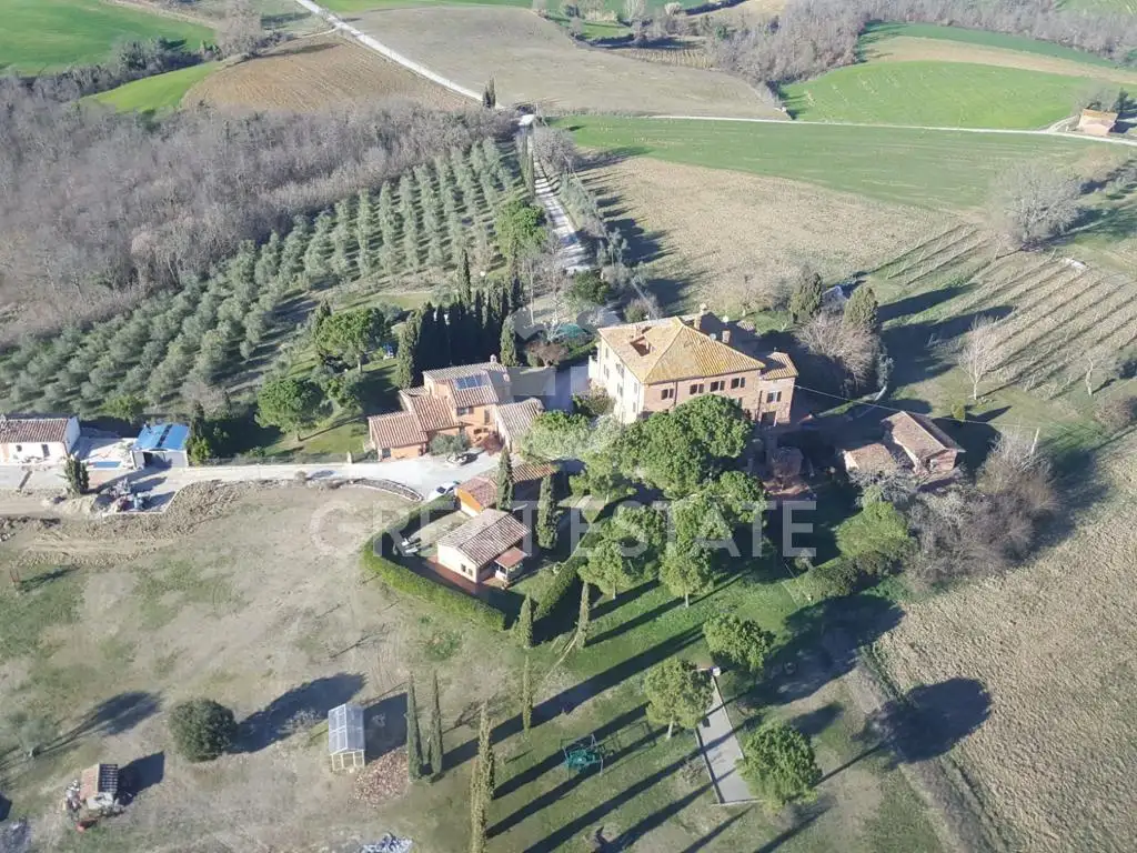 House 1765m² in Italy, Perugia. Priced at 1580000€ rent photo-2