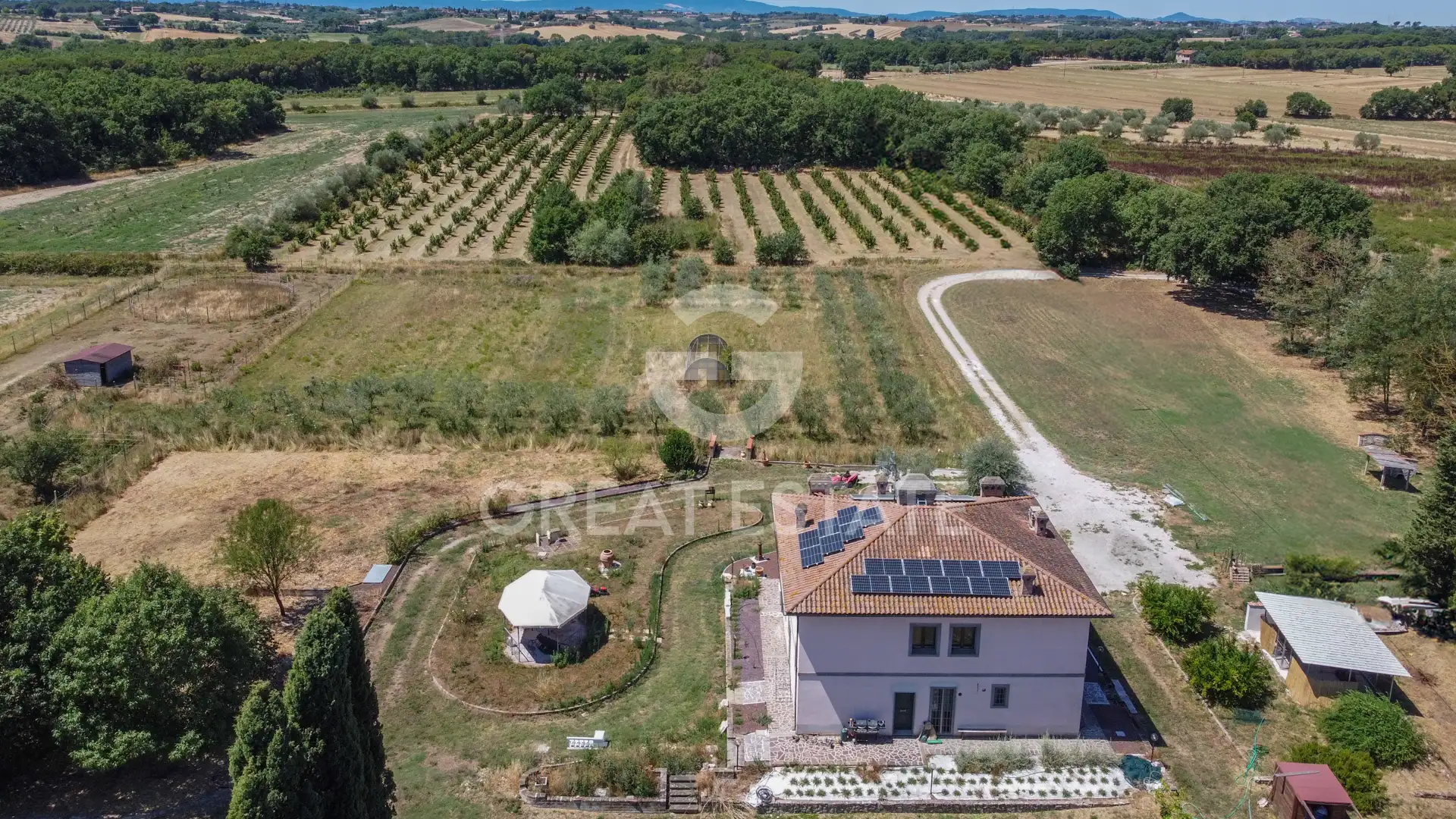 House 325m² in Italy, Perugia. Priced at 510000€ rent photo-1