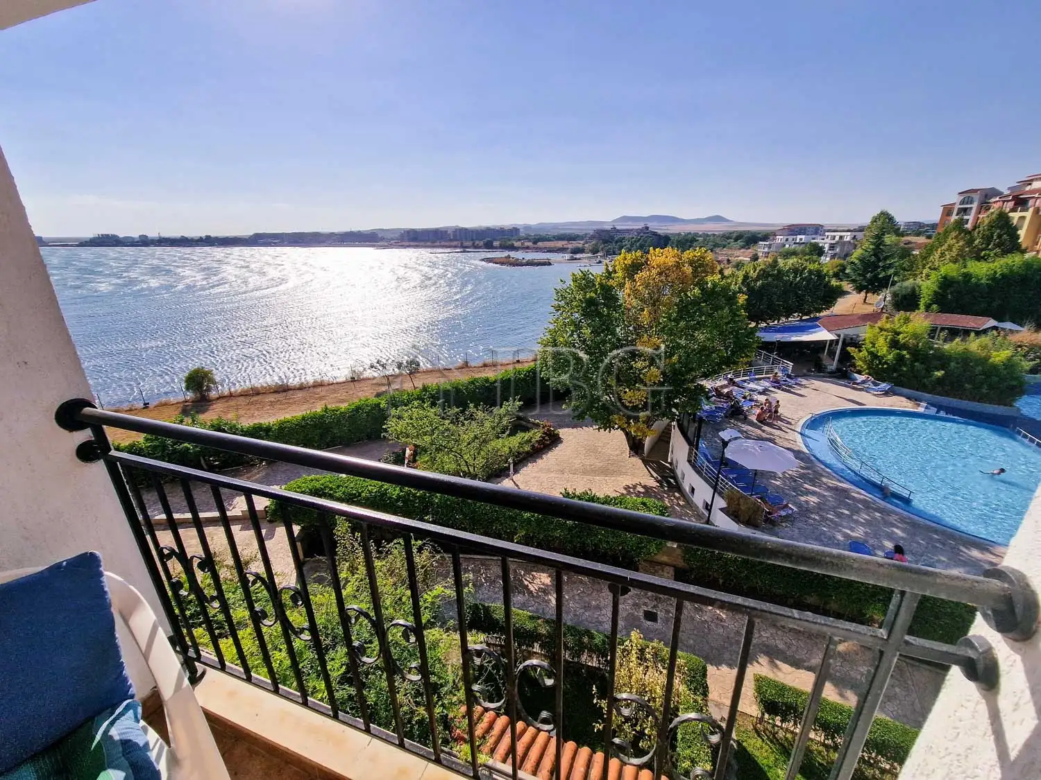 Flat 84m² in Bulgaria, Aheloy. Priced at 99995€ rent photo-1