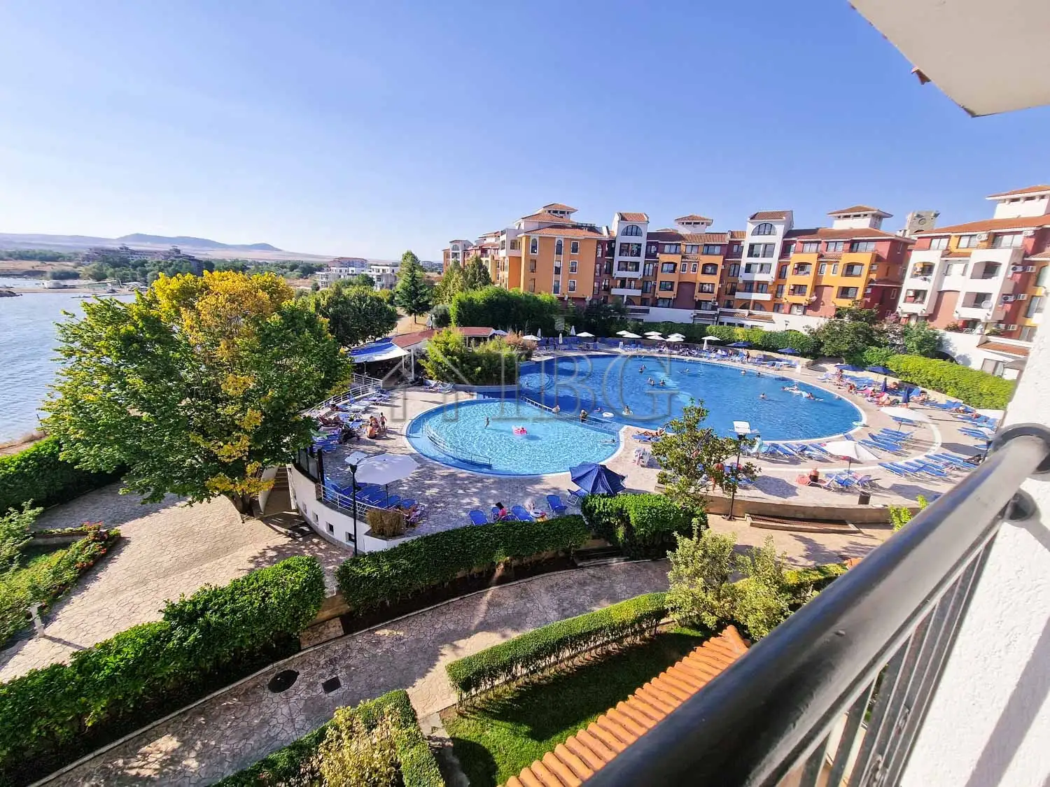Flat 84m² in Bulgaria, Aheloy. Priced at 99995€ rent photo-3