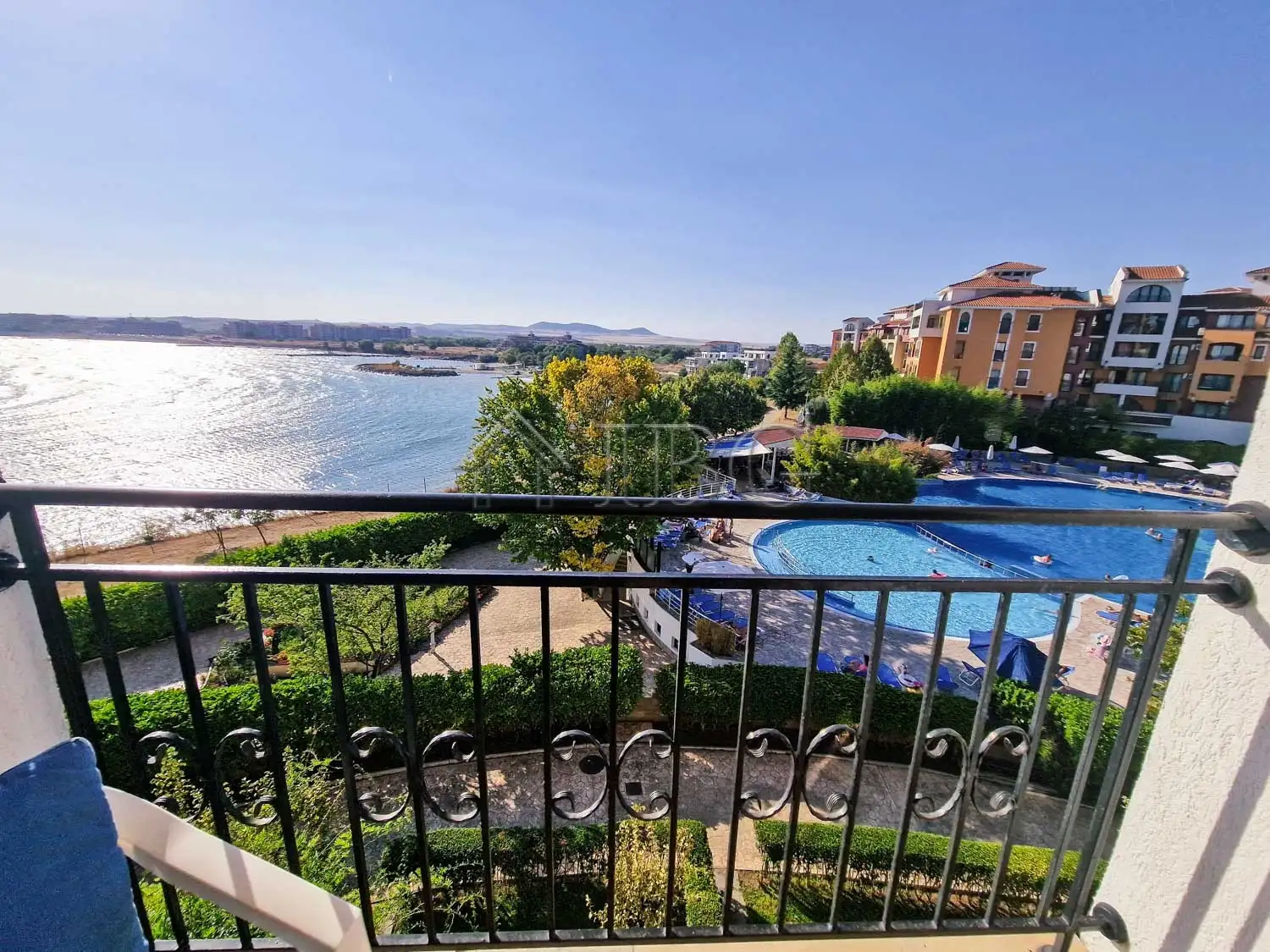 Flat 84m² in Bulgaria, Aheloy. Priced at 99995€ rent photo-5