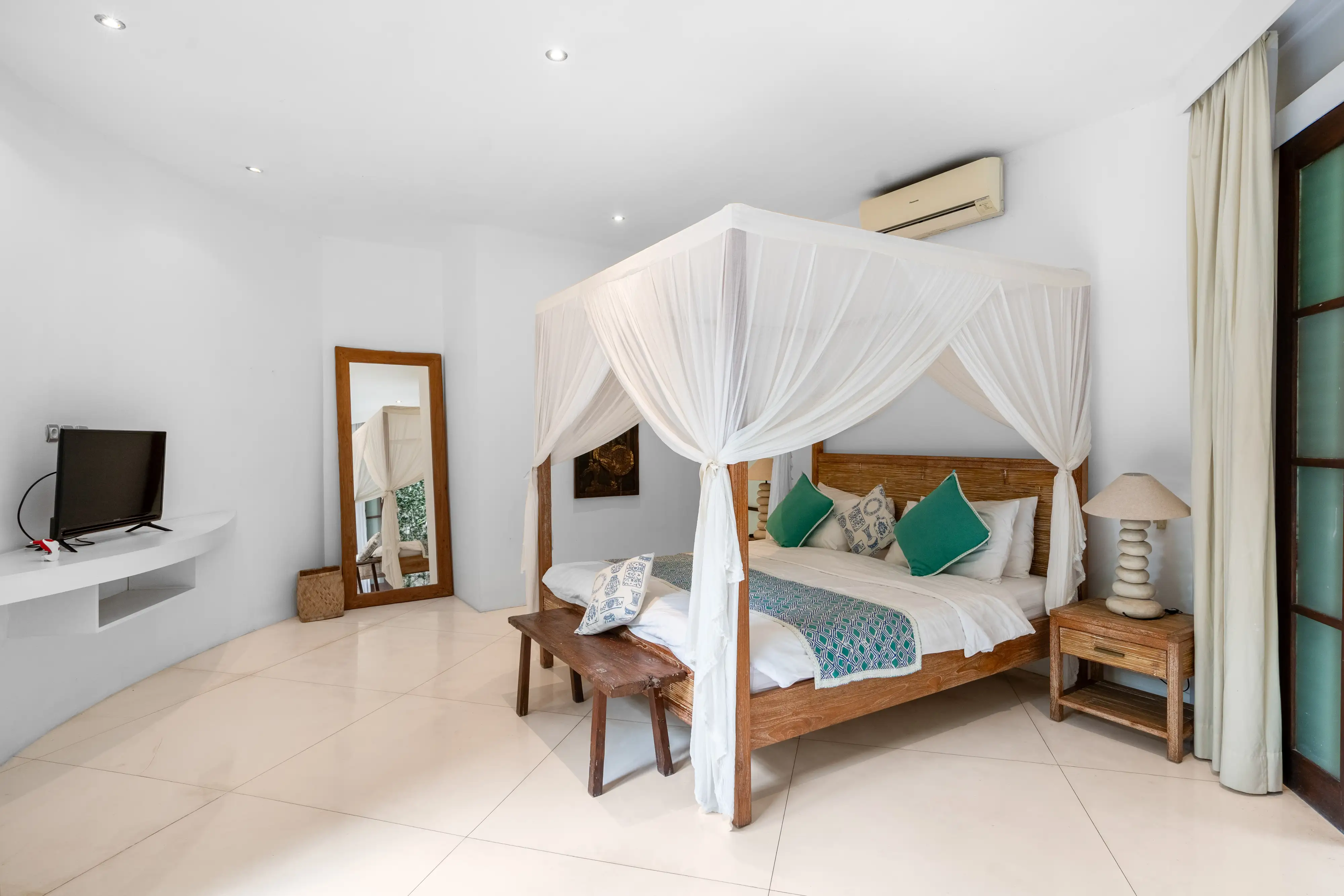 Villa 322m² in Indonesia, Umalas. Priced at 24000$ rent photo-11