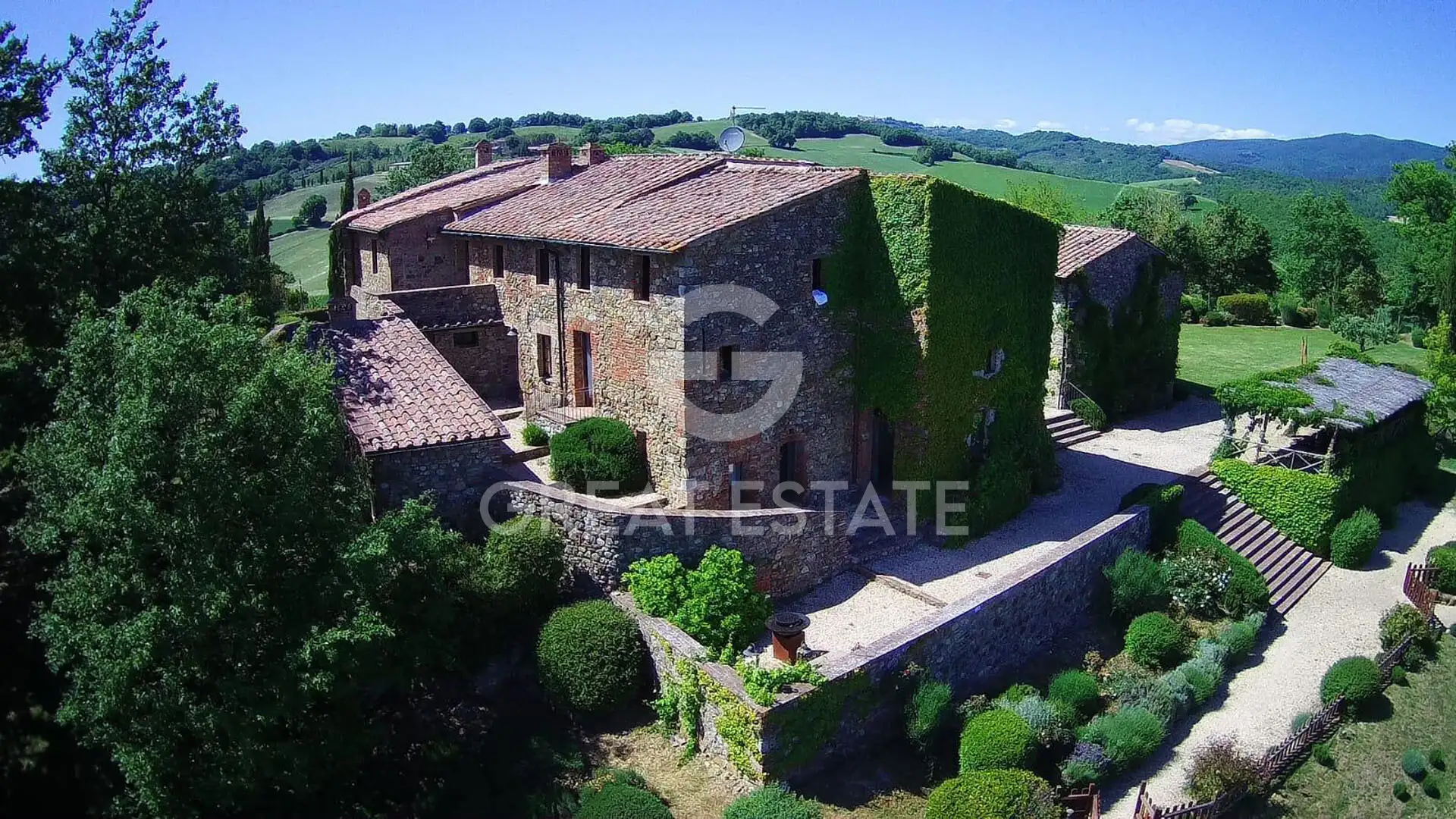 House 1168m² in Italy, Siena. Priced at 2700000€ rent photo-2