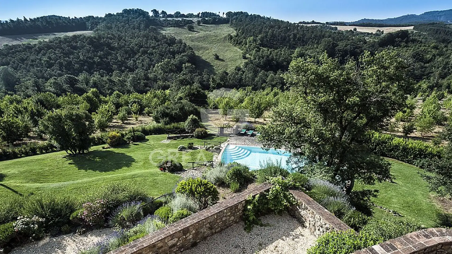 House 1168m² in Italy, Siena. Priced at 2700000€ rent photo-3