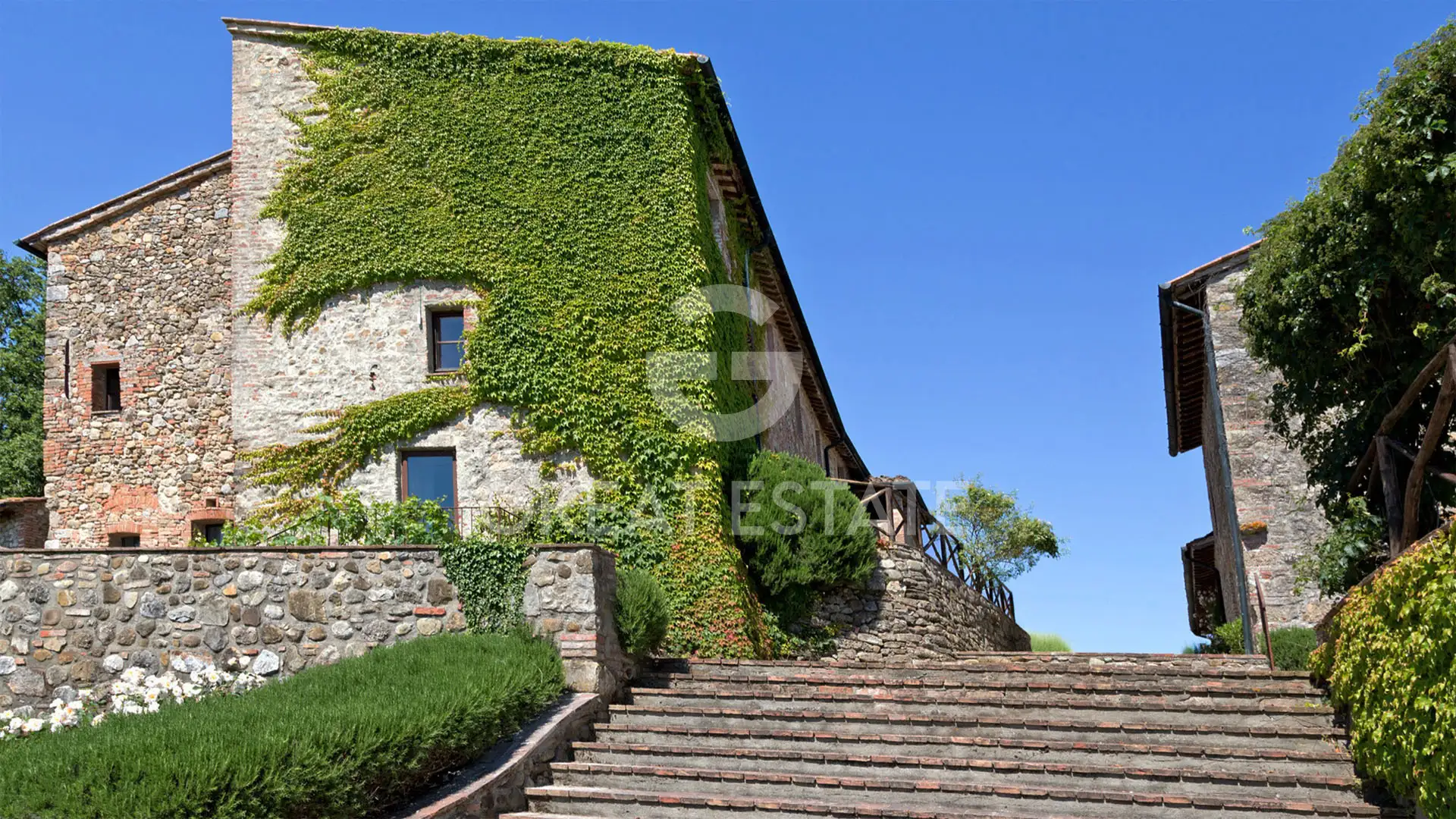 House 1168m² in Italy, Siena. Priced at 2700000€ rent photo-5