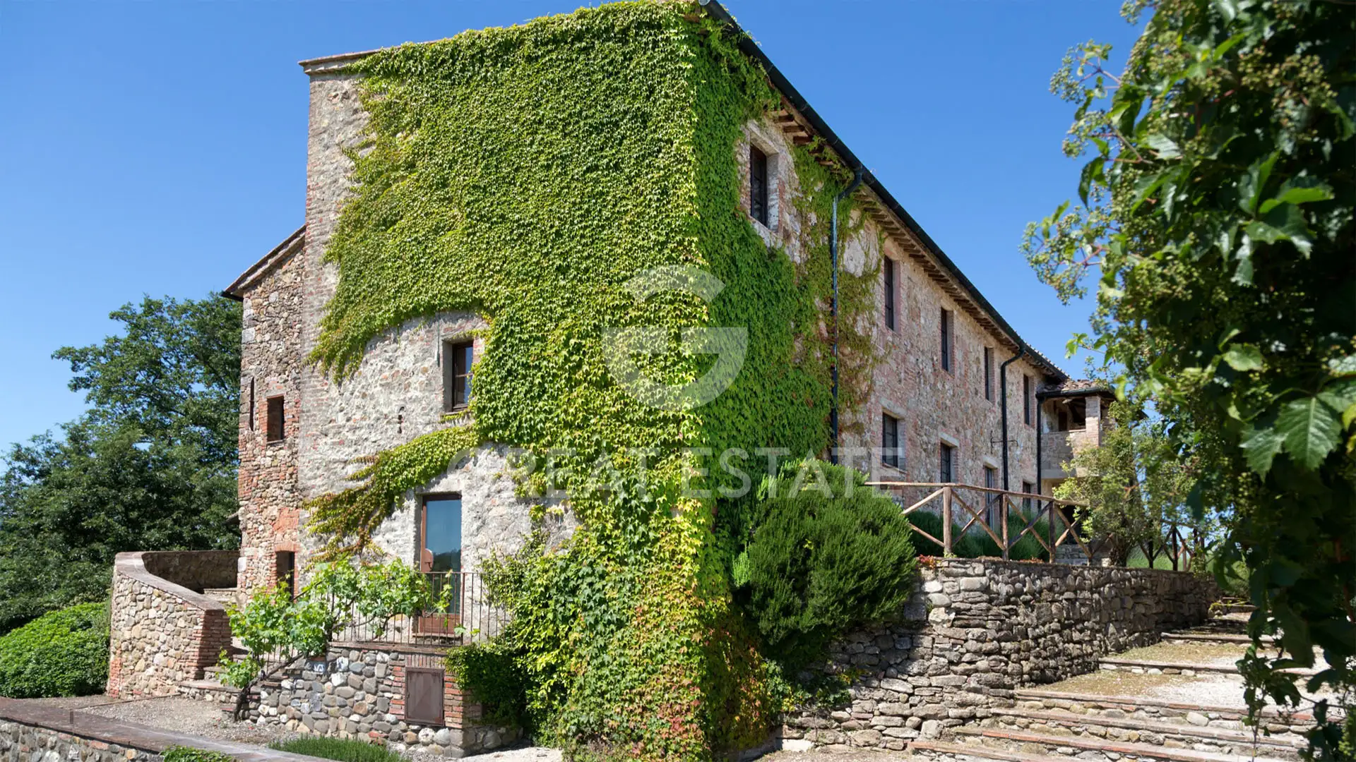 House 1168m² in Italy, Siena. Priced at 2700000€ rent photo-6