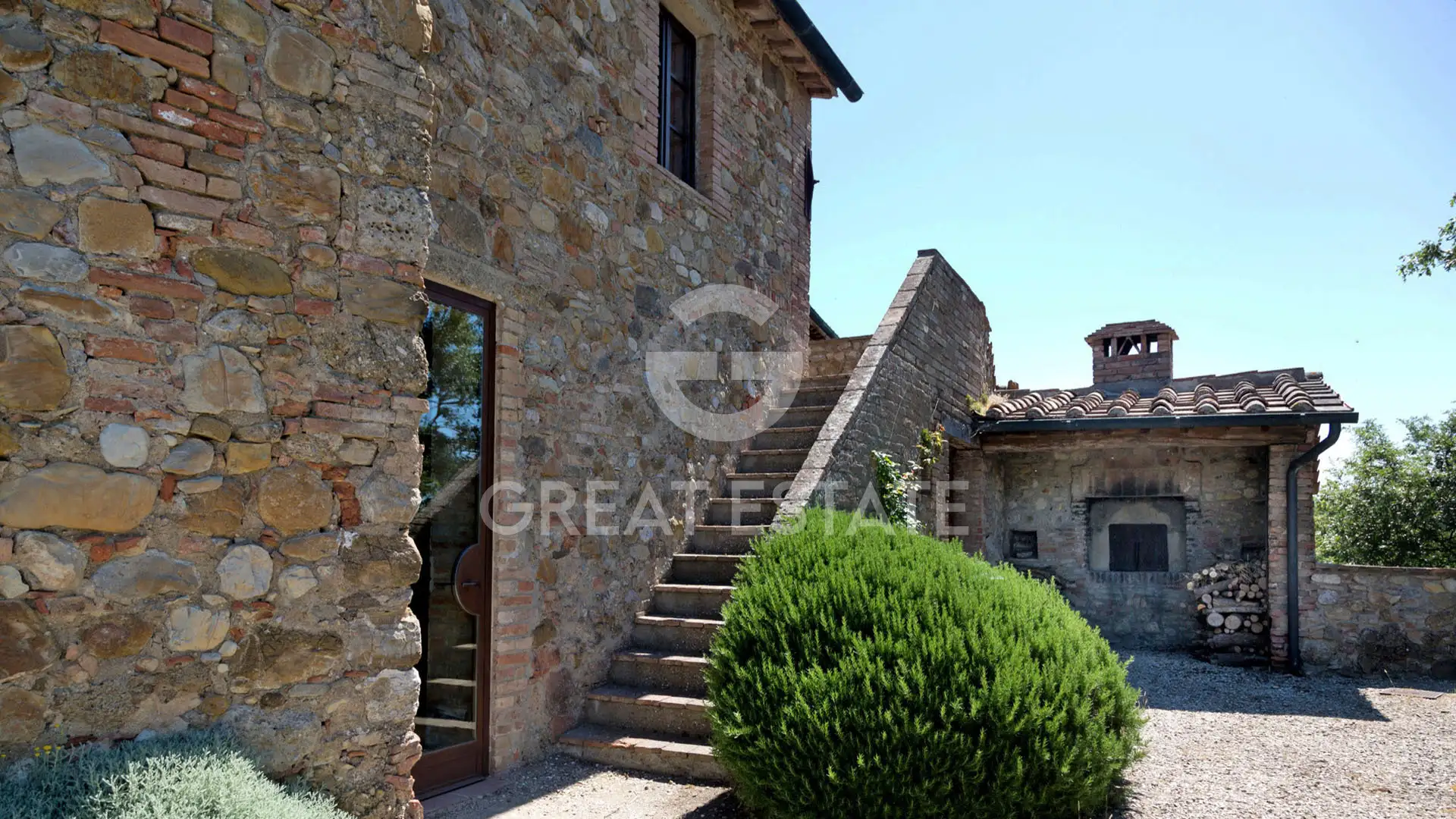 House 1168m² in Italy, Siena. Priced at 2700000€ rent photo-8