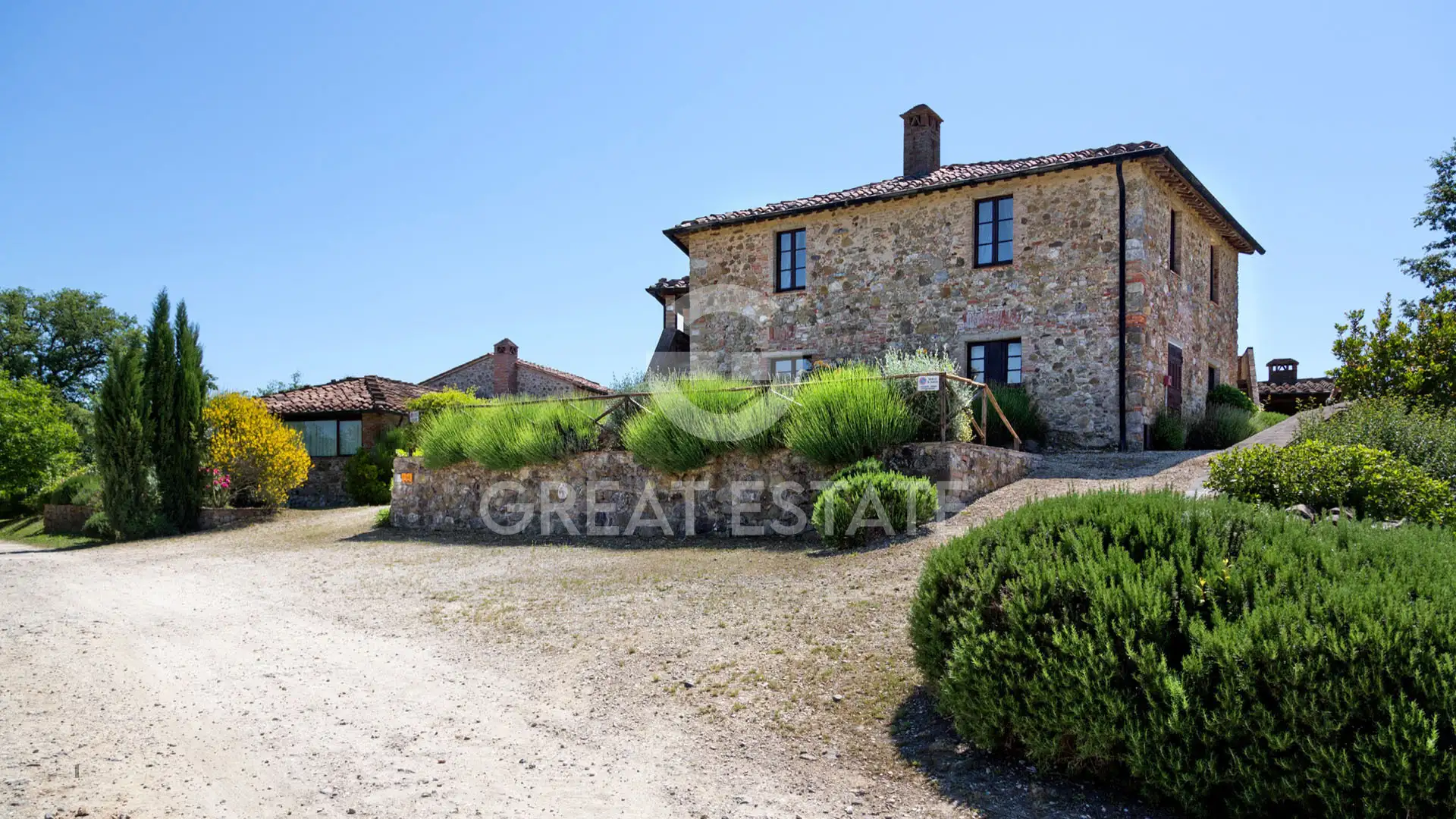 House 1168m² in Italy, Siena. Priced at 2700000€ rent photo-9