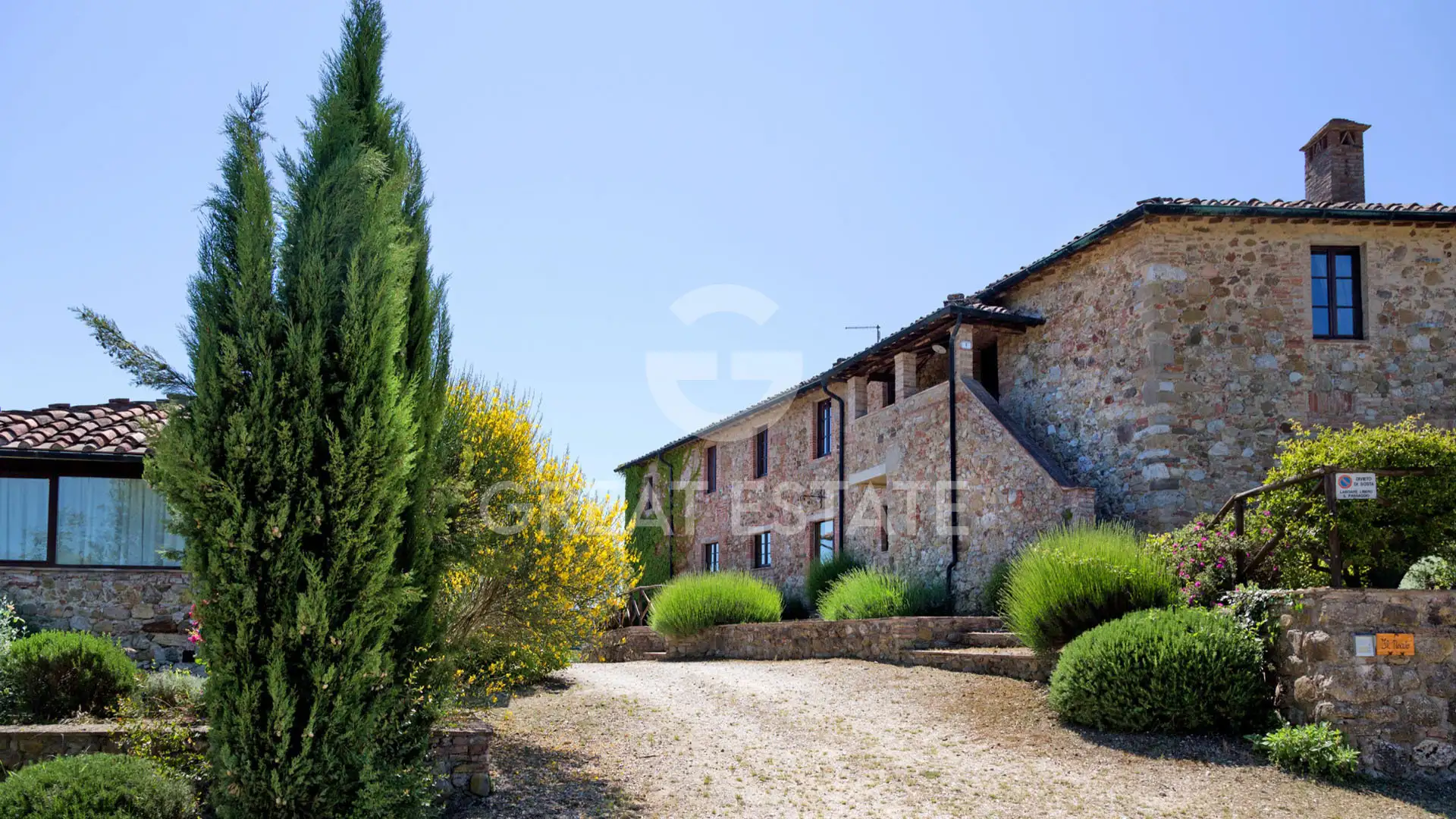 House 1168m² in Italy, Siena. Priced at 2700000€ rent photo-10