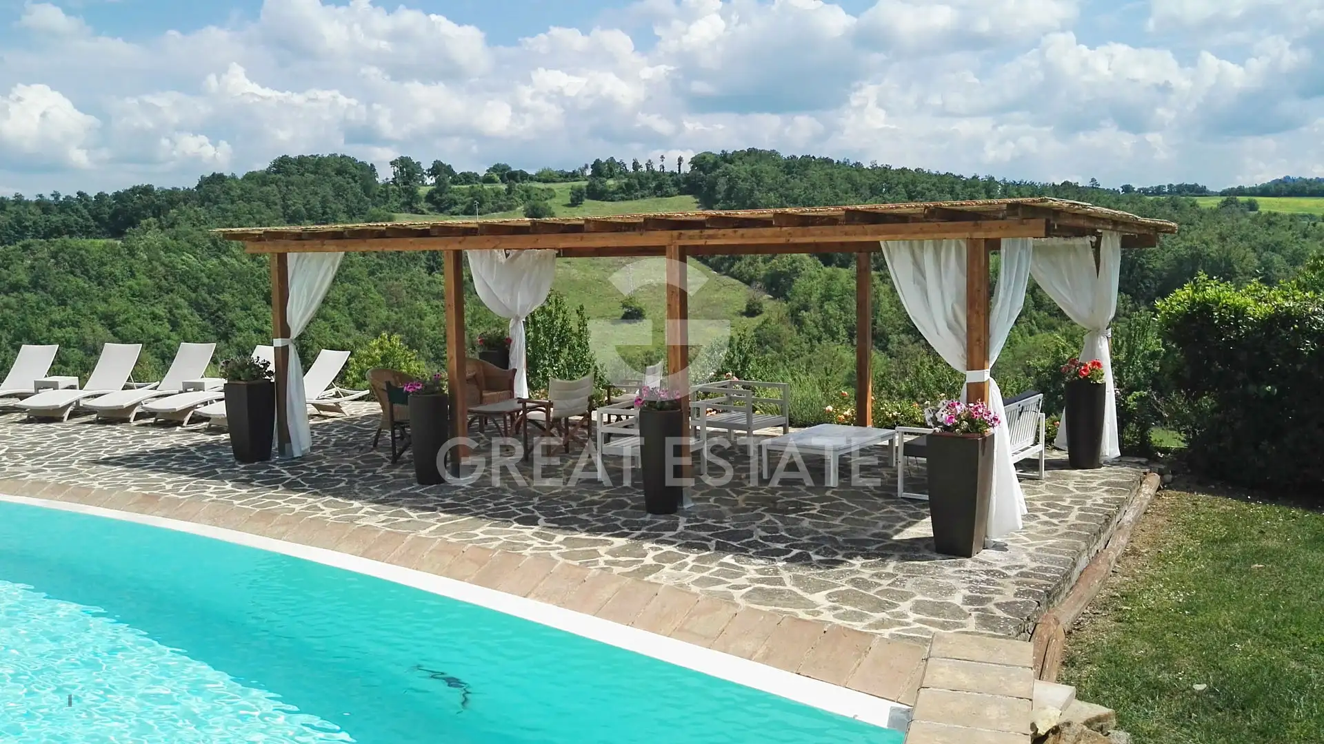 House 1168m² in Italy, Siena. Priced at 2700000€ rent photo-11